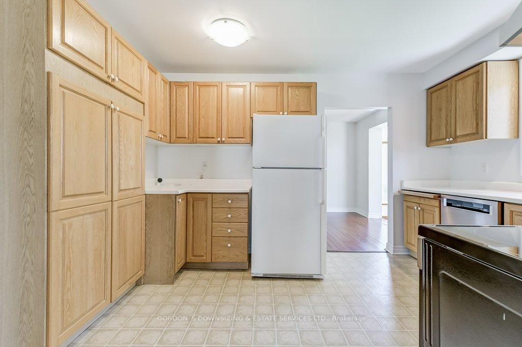 Photo 16 of 71 Walkerton Drive, Markham, Markham Village — HOMEH