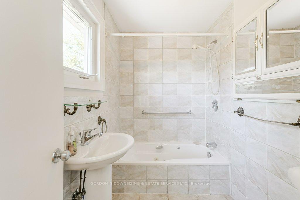 Photo 25 of 71 Walkerton Drive, Markham, Markham Village — HOMEH