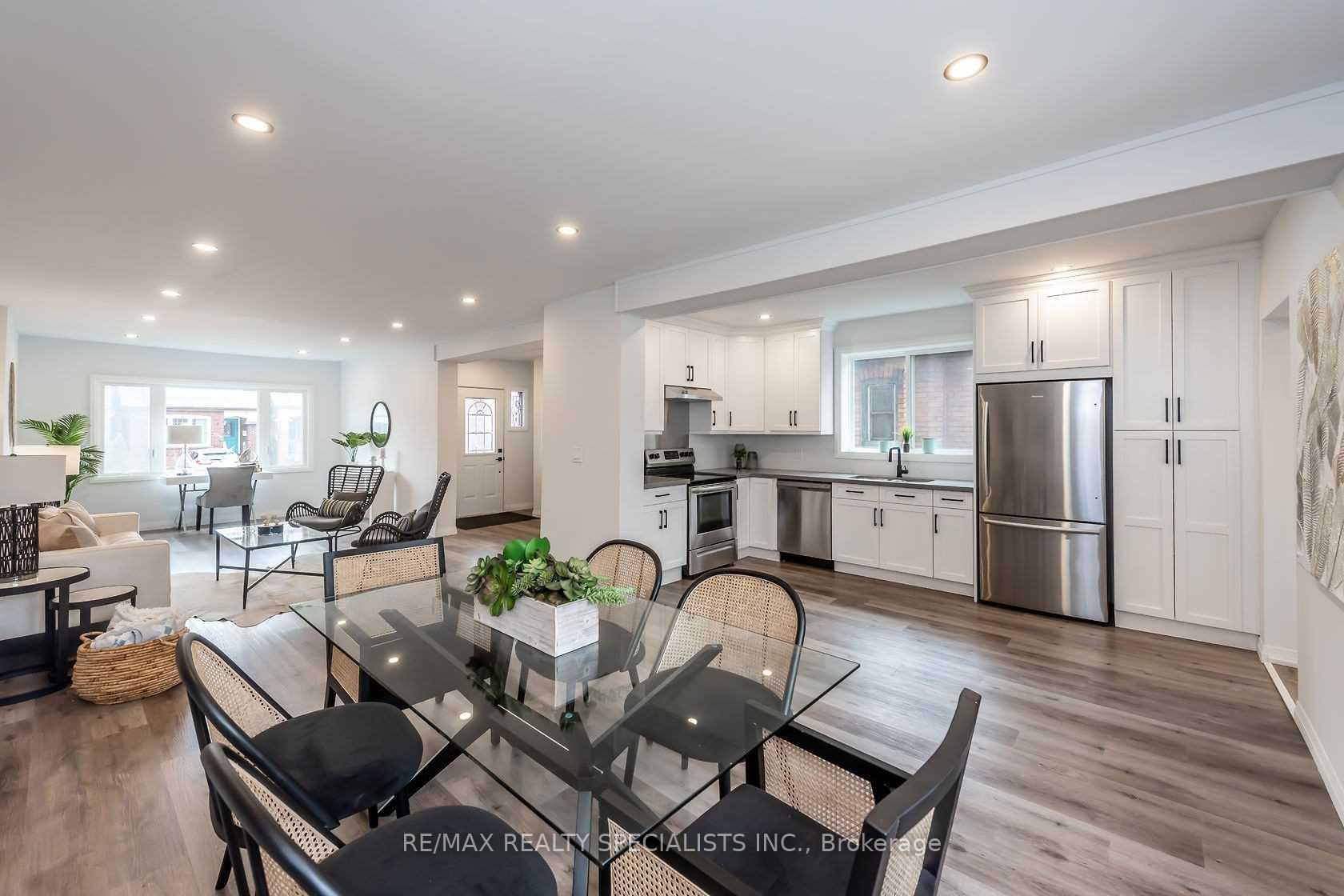 Photo 2 of 256 Ottawa Street S, Hamilton, Delta — HOMEH