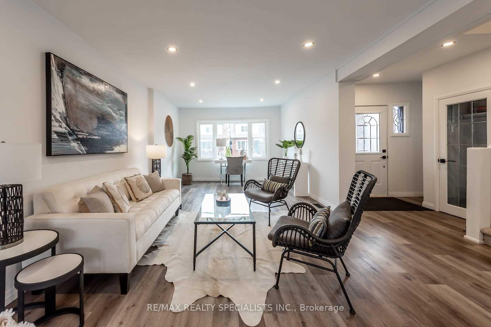 Photo 3 of 256 Ottawa Street S, Hamilton, Delta — HOMEH