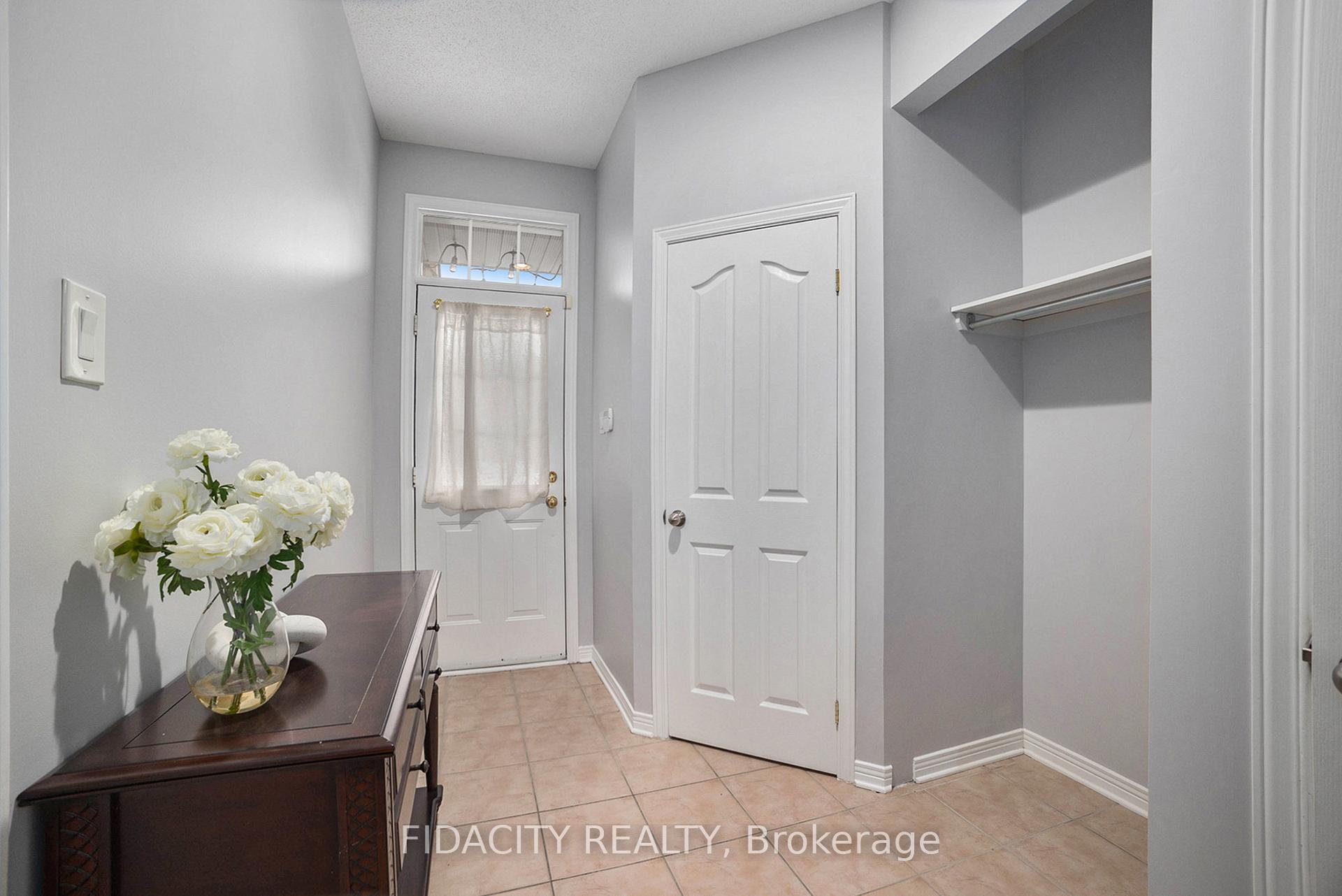 Photo 2 of 19 Saddlesmith Circle, Ottawa, Kanata - Emerald Meadows/Trailwest — HOMEH