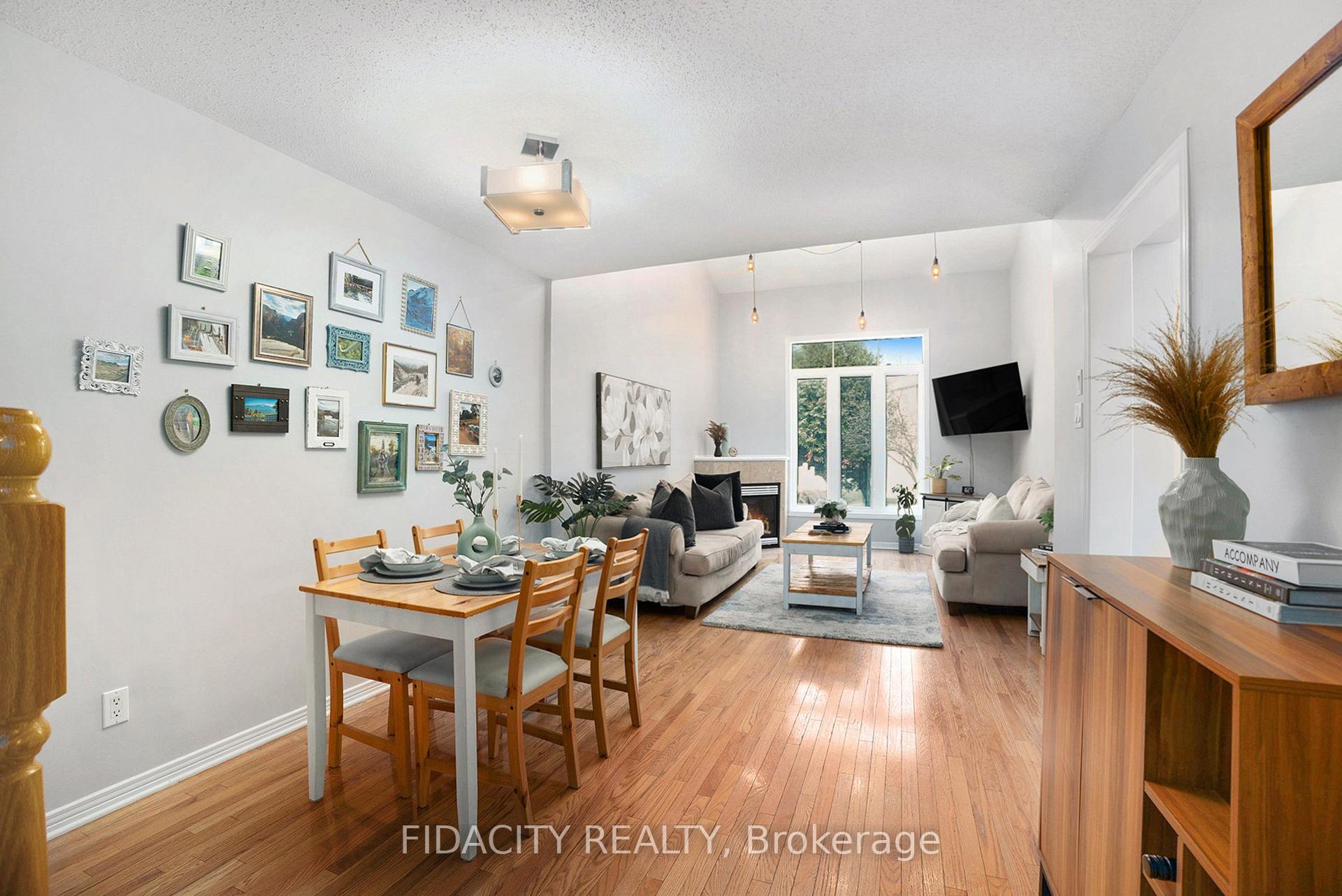 Photo 4 of 19 Saddlesmith Circle, Ottawa, Kanata - Emerald Meadows/Trailwest — HOMEH