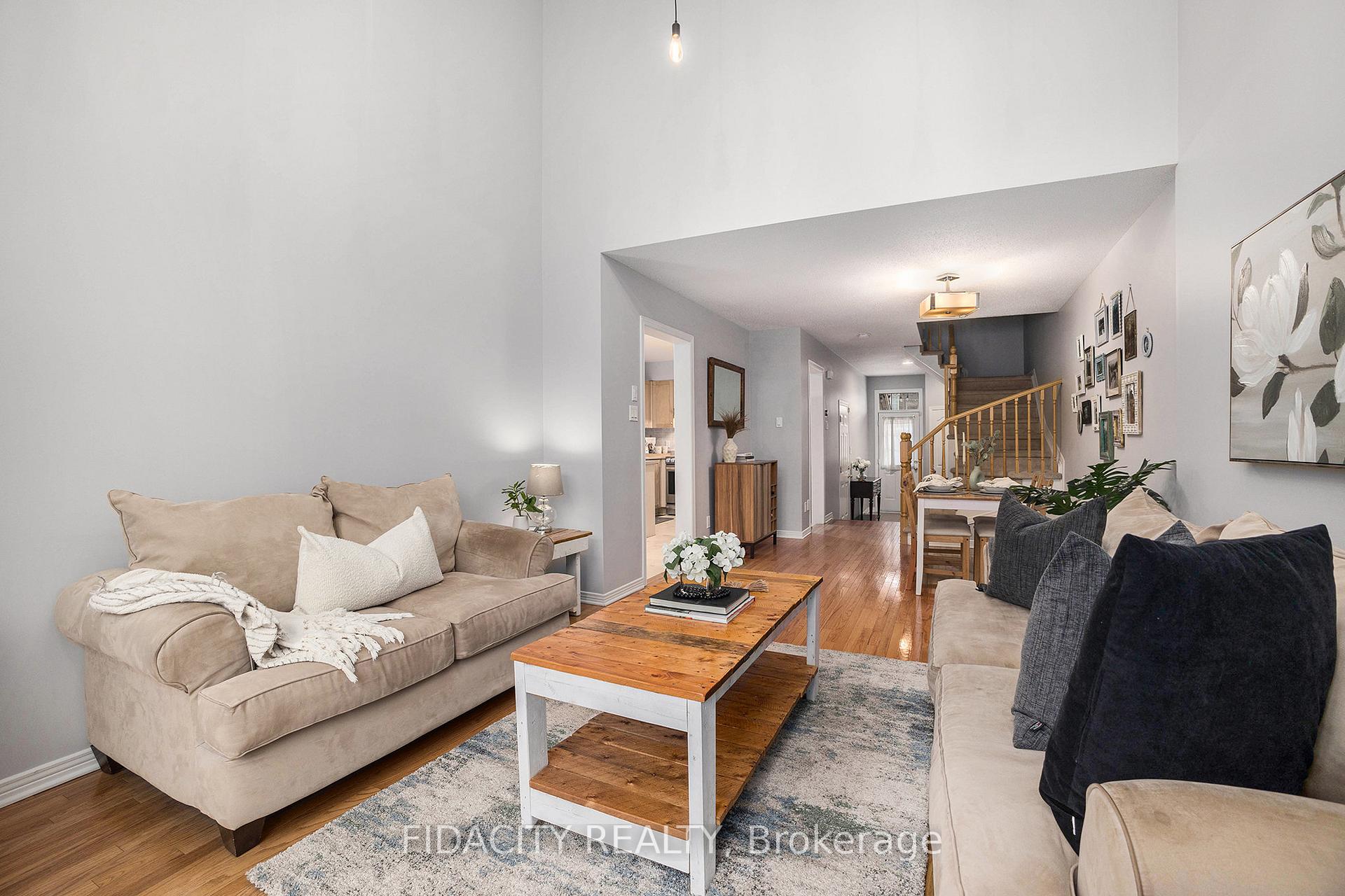 Photo 7 of 19 Saddlesmith Circle, Ottawa, Kanata - Emerald Meadows/Trailwest — HOMEH