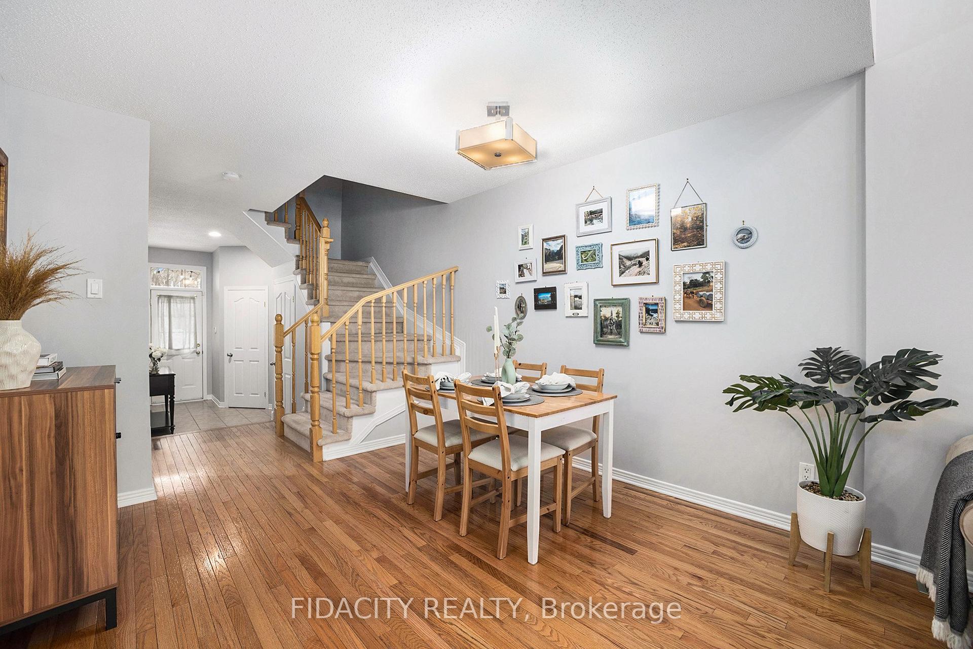 Photo 8 of 19 Saddlesmith Circle, Ottawa, Kanata - Emerald Meadows/Trailwest — HOMEH