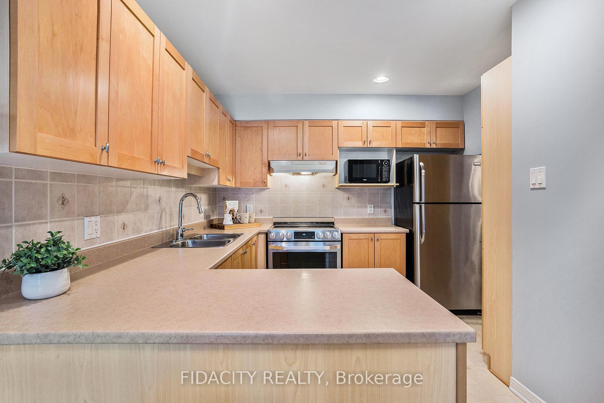 Photo 13 of 19 Saddlesmith Circle, Ottawa, Kanata - Emerald Meadows/Trailwest — HOMEH