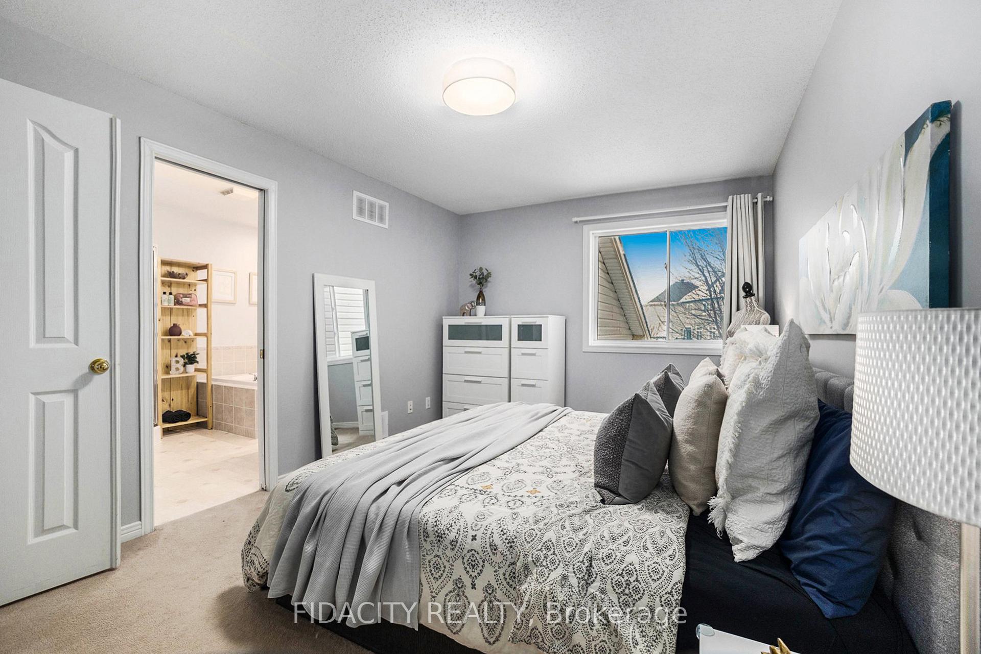 Photo 16 of 19 Saddlesmith Circle, Ottawa, Kanata - Emerald Meadows/Trailwest — HOMEH