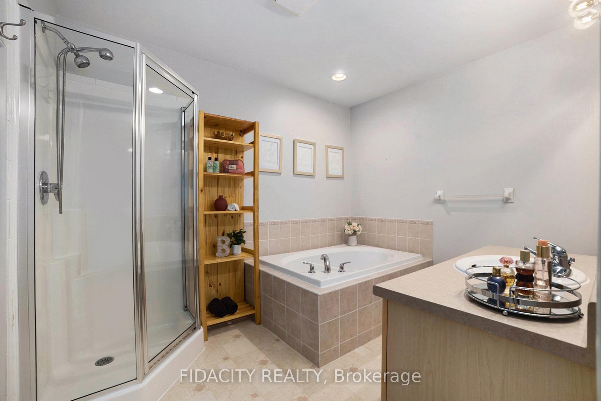 Photo 20 of 19 Saddlesmith Circle, Ottawa, Kanata - Emerald Meadows/Trailwest — HOMEH