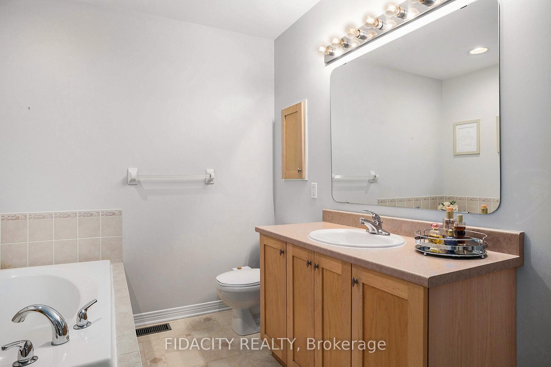 Photo 21 of 19 Saddlesmith Circle, Ottawa, Kanata - Emerald Meadows/Trailwest — HOMEH
