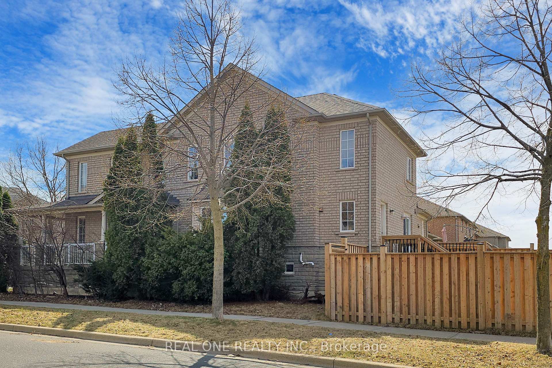 Photo 3 of 804 Caboto Trail, Markham, Village Green-South Unionville — HOMEH