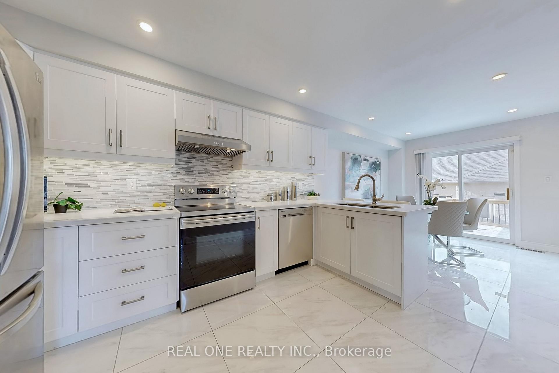 Photo 16 of 804 Caboto Trail, Markham, Village Green-South Unionville — HOMEH
