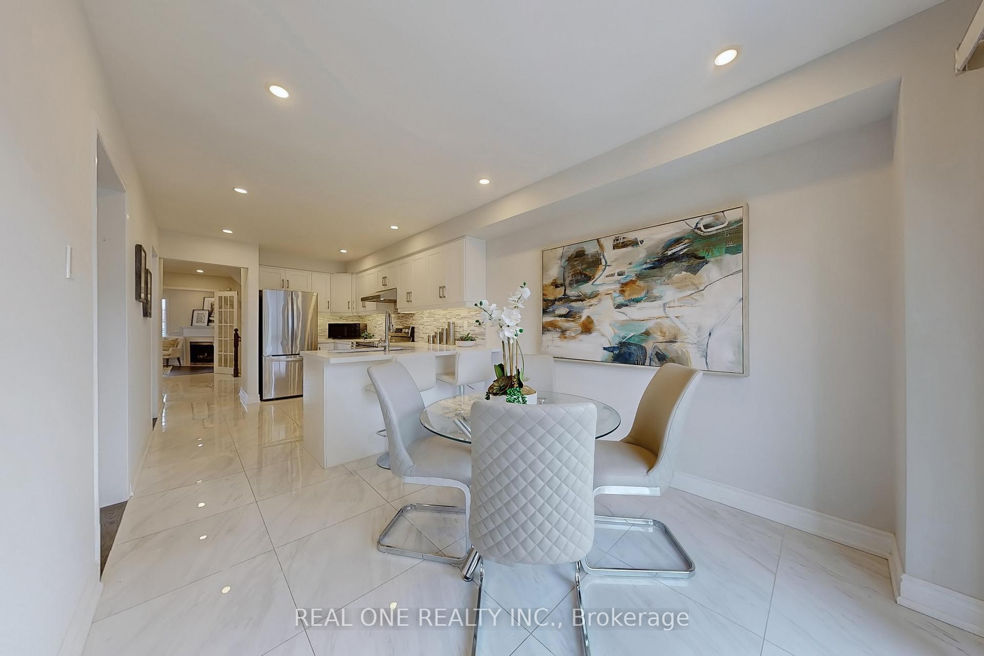Photo 19 of 804 Caboto Trail, Markham, Village Green-South Unionville — HOMEH