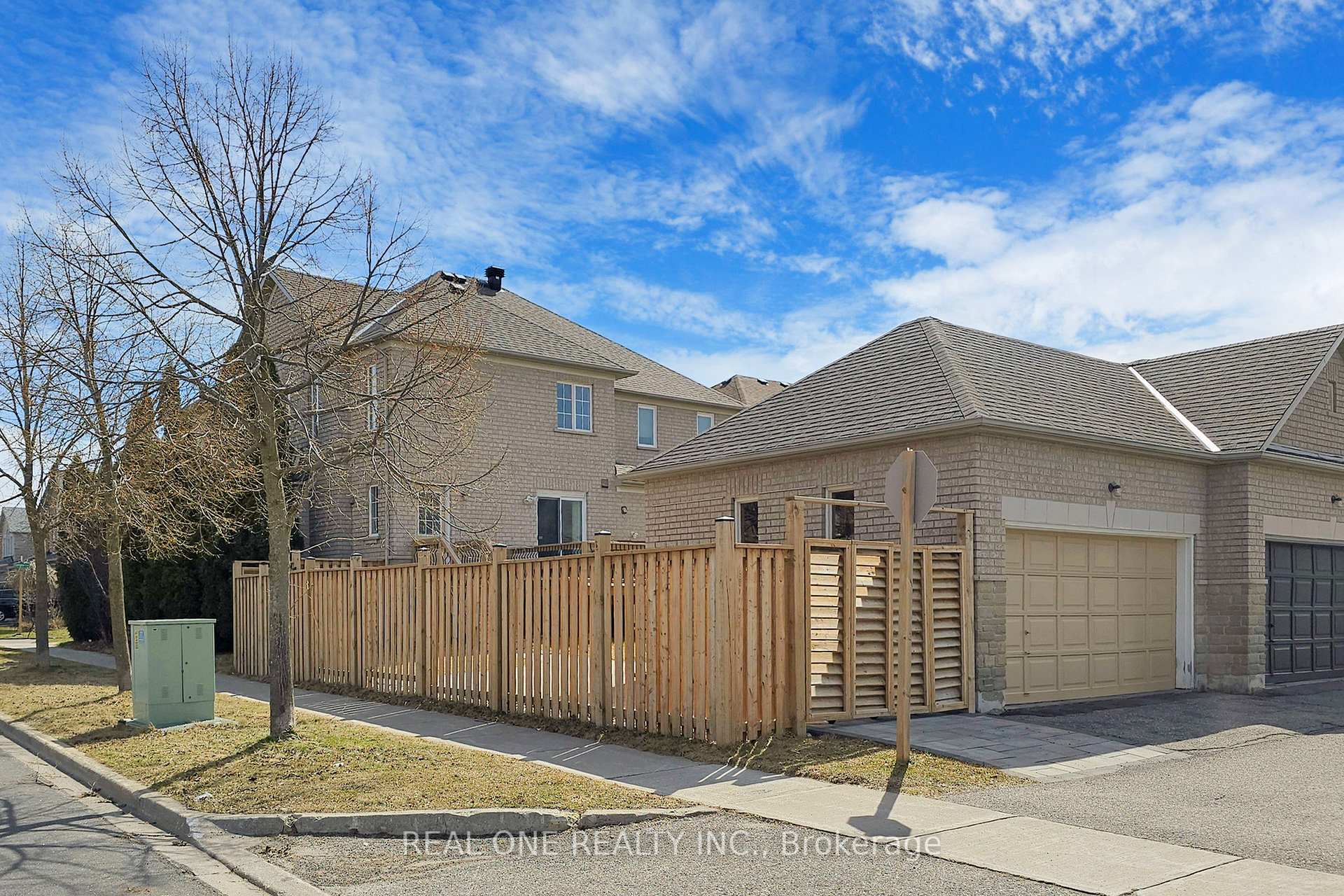 Photo 39 of 804 Caboto Trail, Markham, Village Green-South Unionville — HOMEH