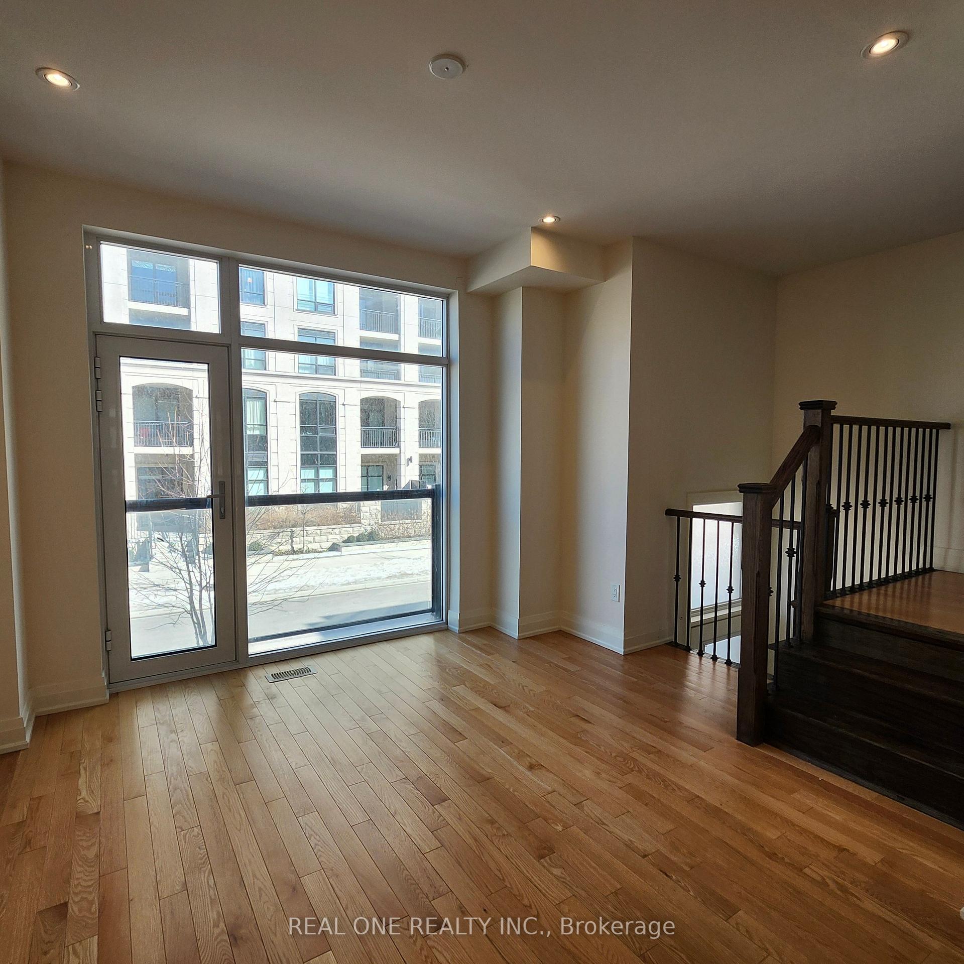 Photo 3 of 38 William Saville Street, Markham, Unionville — HOMEH