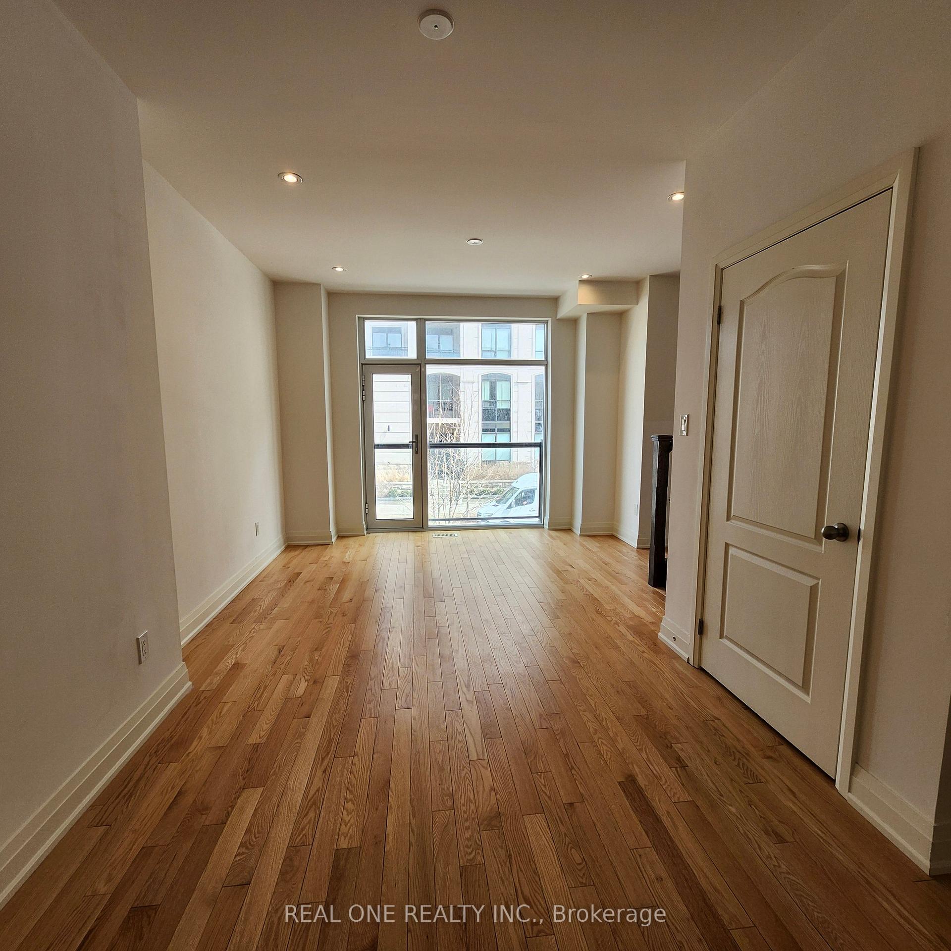 Photo 4 of 38 William Saville Street, Markham, Unionville — HOMEH