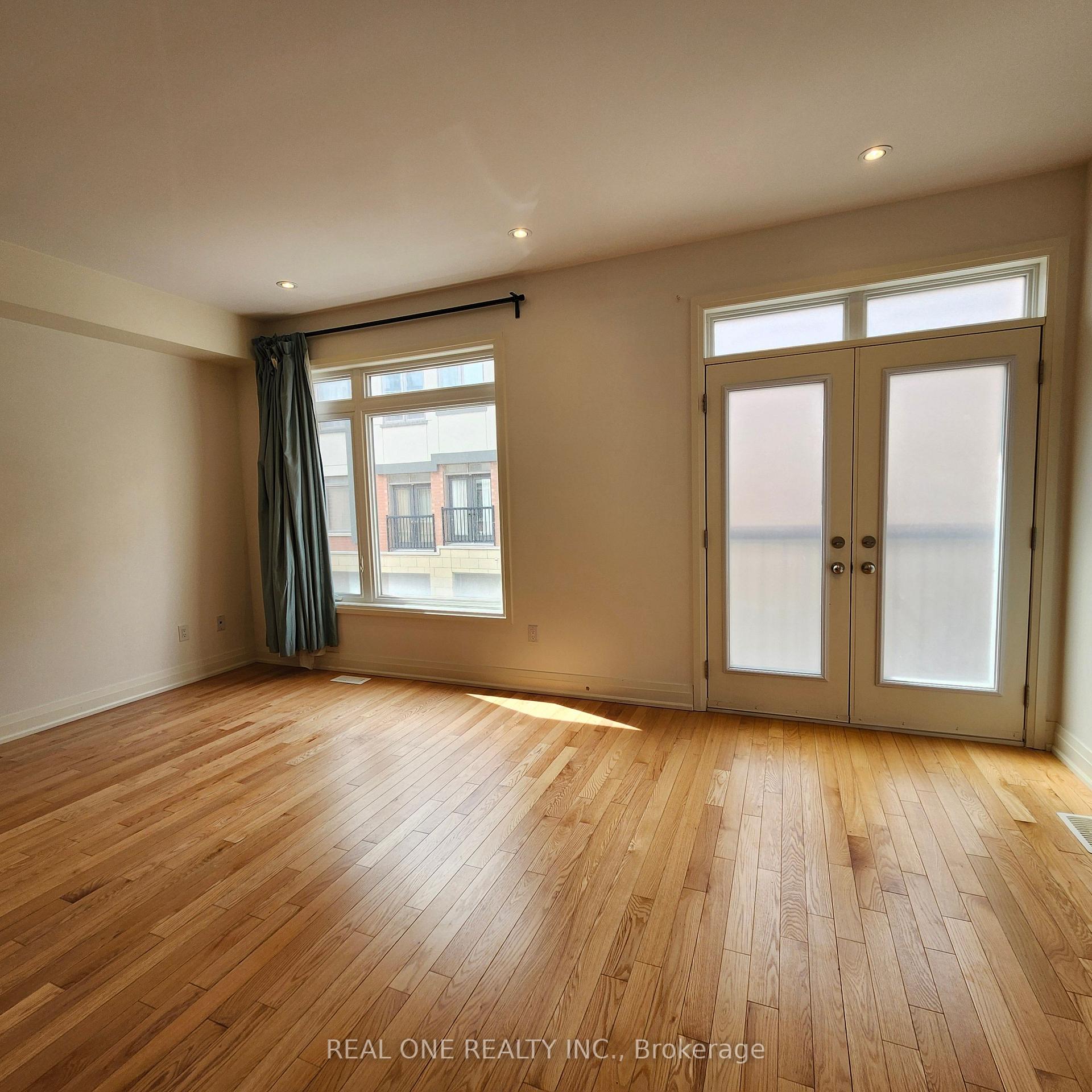 Photo 5 of 38 William Saville Street, Markham, Unionville — HOMEH