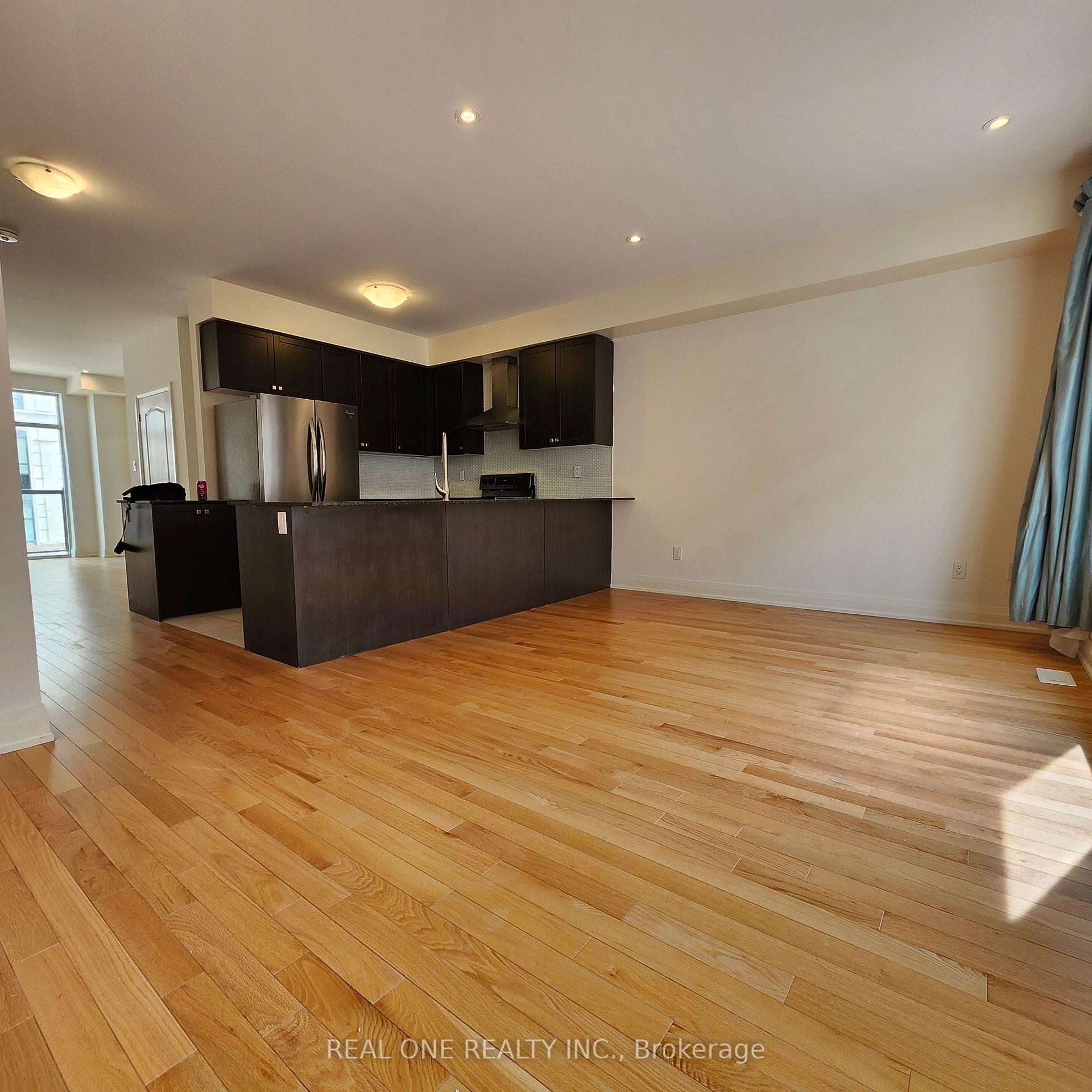 Photo 6 of 38 William Saville Street, Markham, Unionville — HOMEH