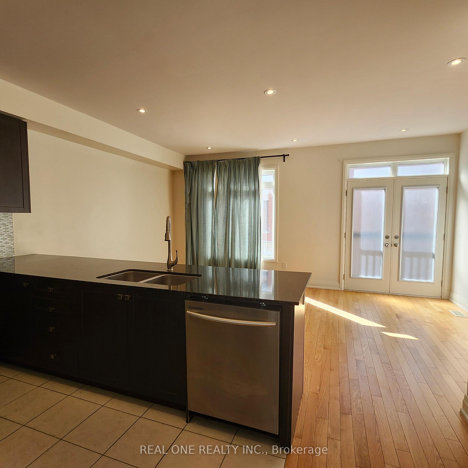 Photo 8 of 38 William Saville Street, Markham, Unionville — HOMEH