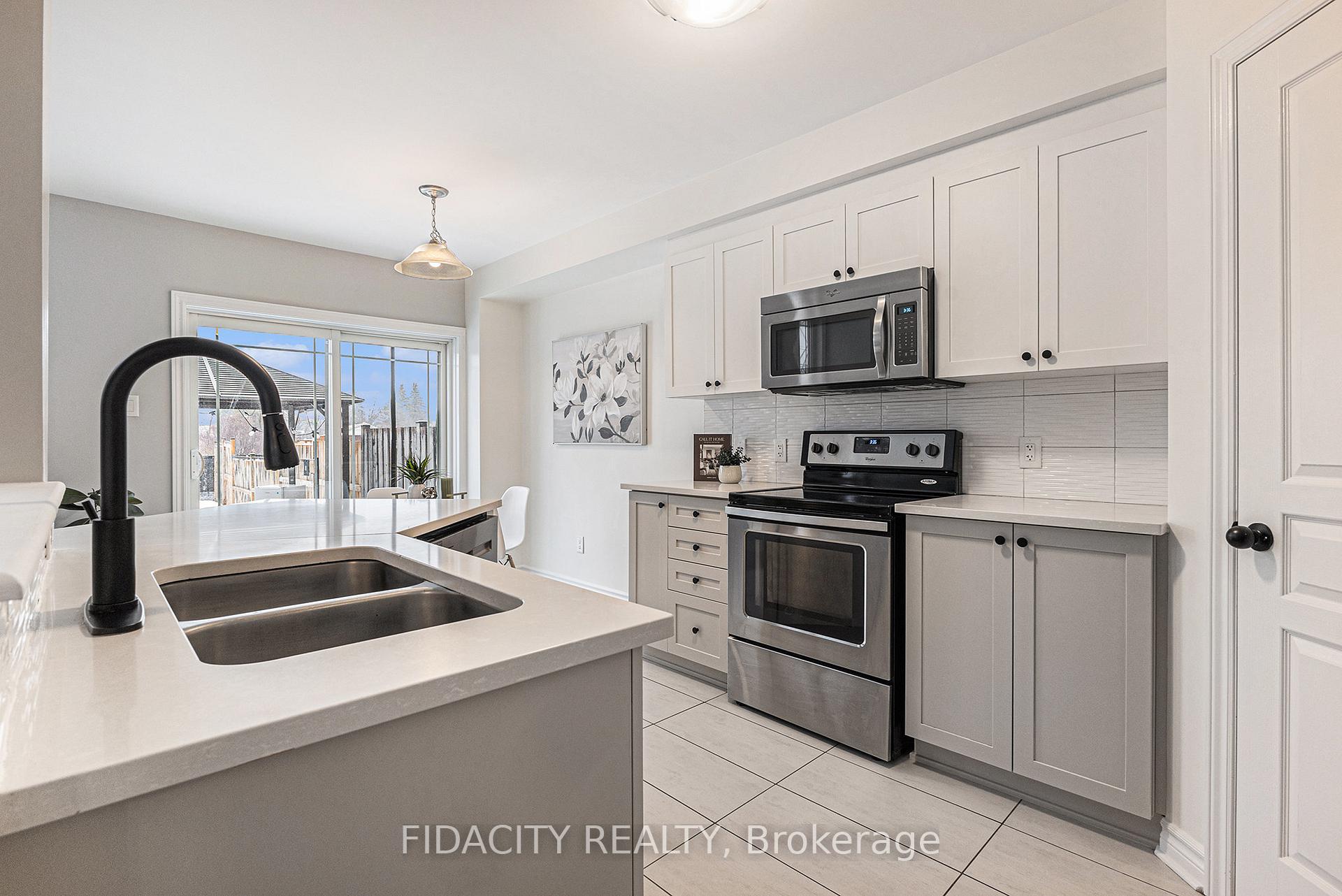 Photo 11 of 398 Barrick Hill Road, Ottawa, Kanata - Emerald Meadows/Trailwest — HOMEH