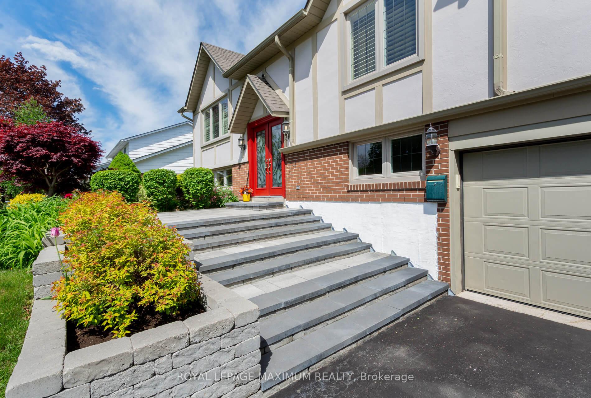 Photo 2 of 26 Hamilton Hall Drive, Markham, Markham Village — HOMEH