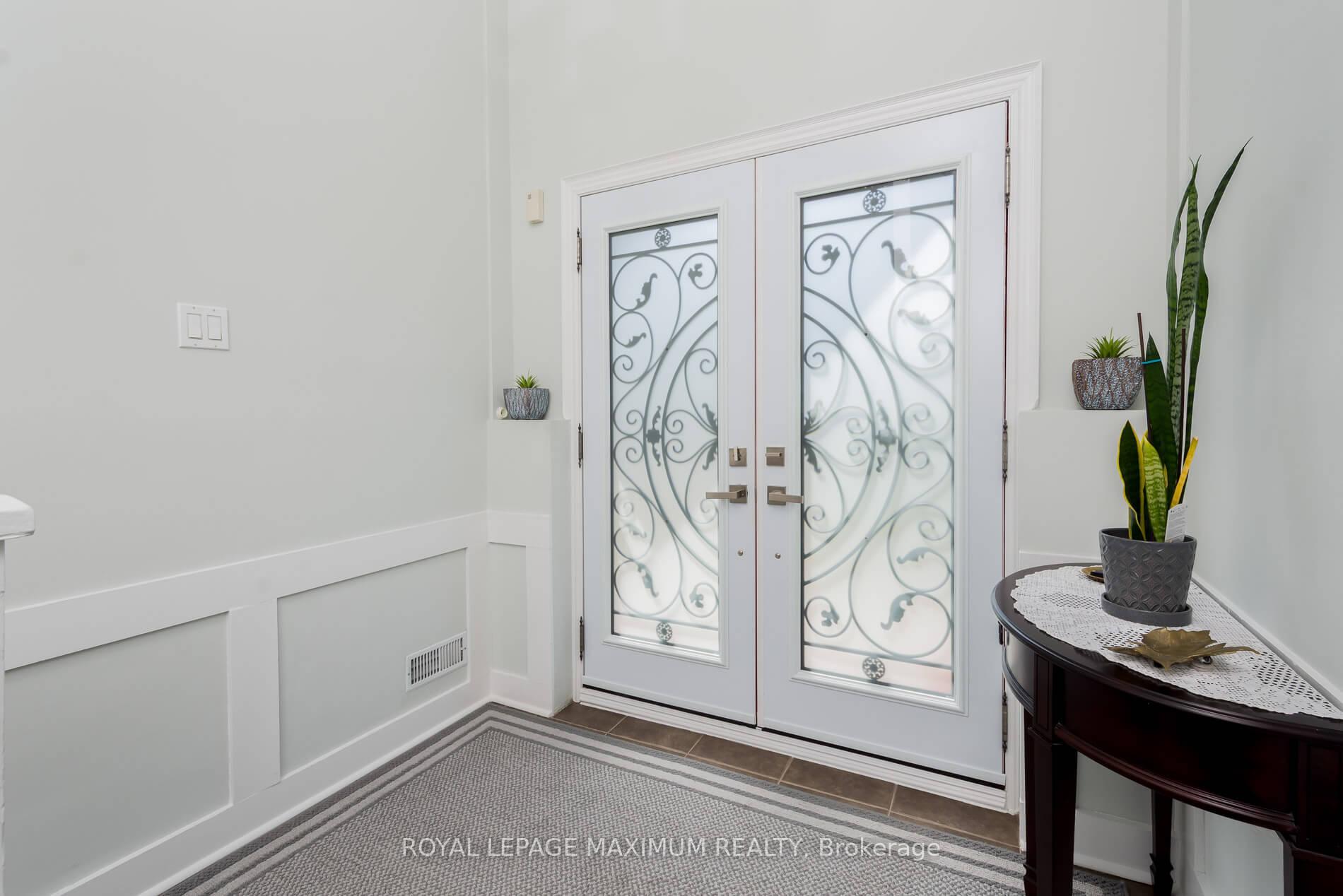 Photo 4 of 26 Hamilton Hall Drive, Markham, Markham Village — HOMEH