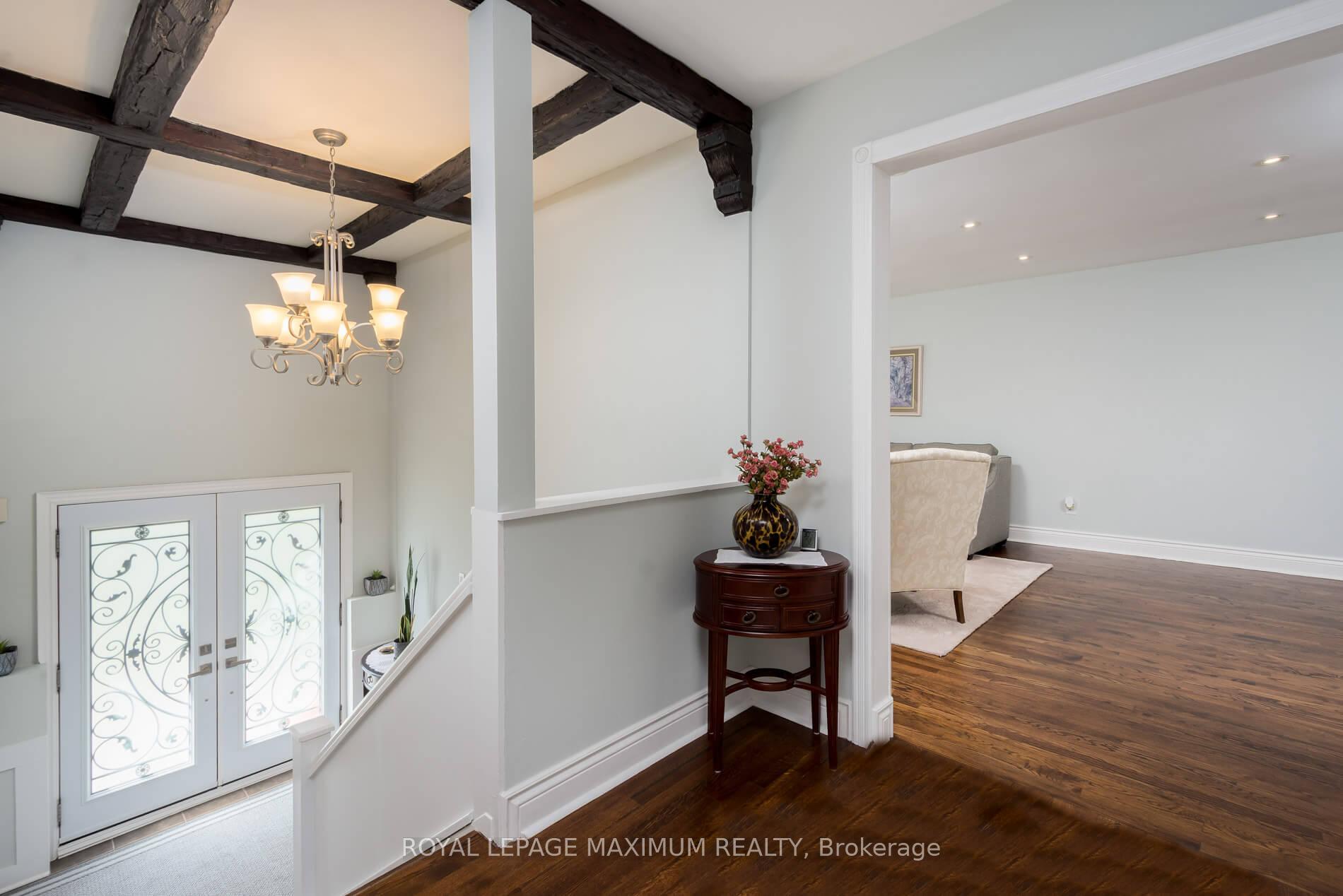 Photo 6 of 26 Hamilton Hall Drive, Markham, Markham Village — HOMEH