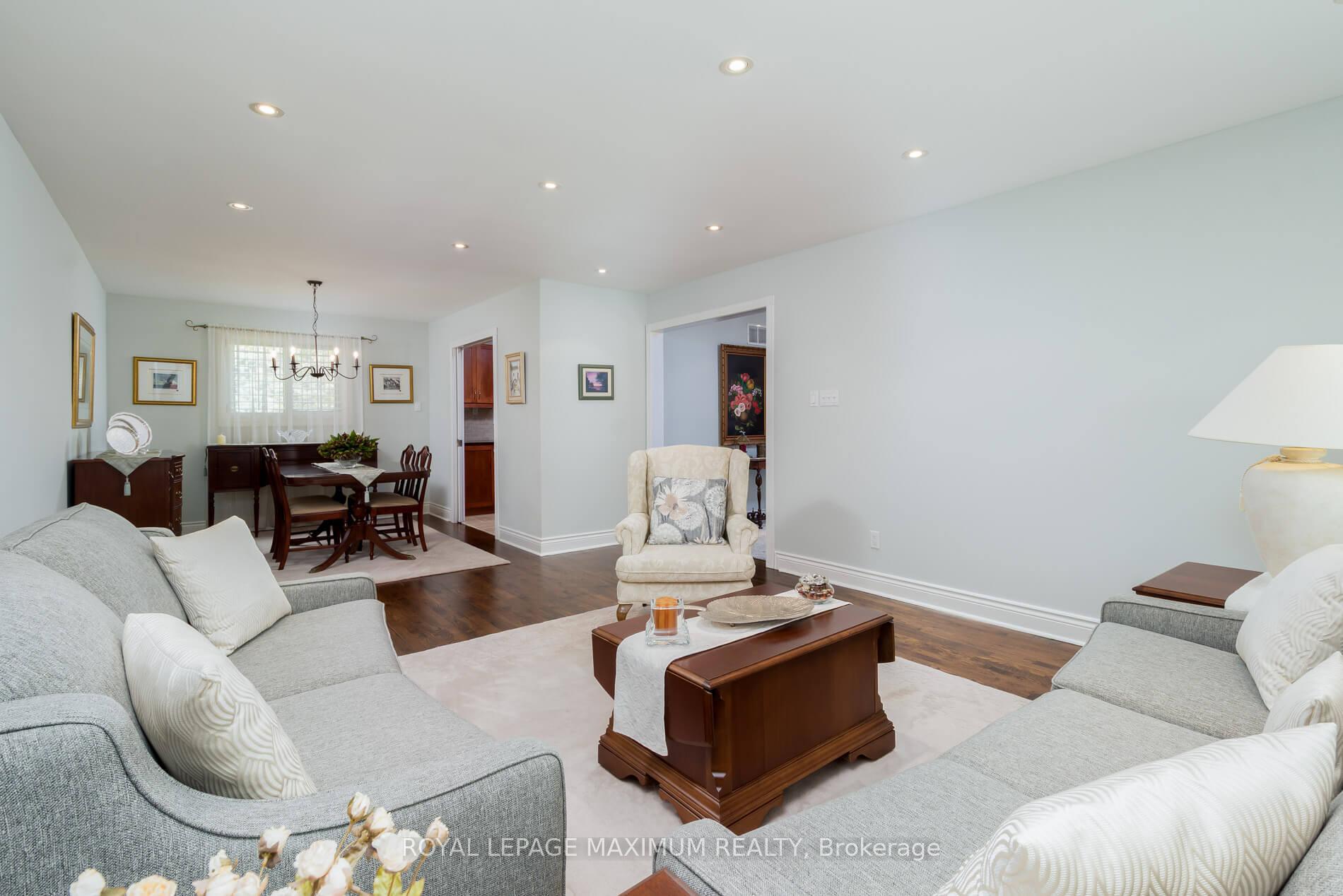 Photo 10 of 26 Hamilton Hall Drive, Markham, Markham Village — HOMEH