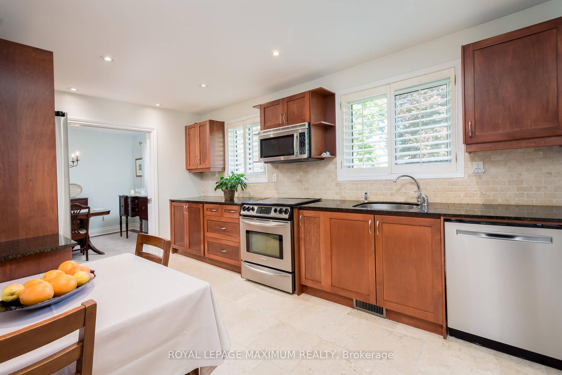 Photo 13 of 26 Hamilton Hall Drive, Markham, Markham Village — HOMEH
