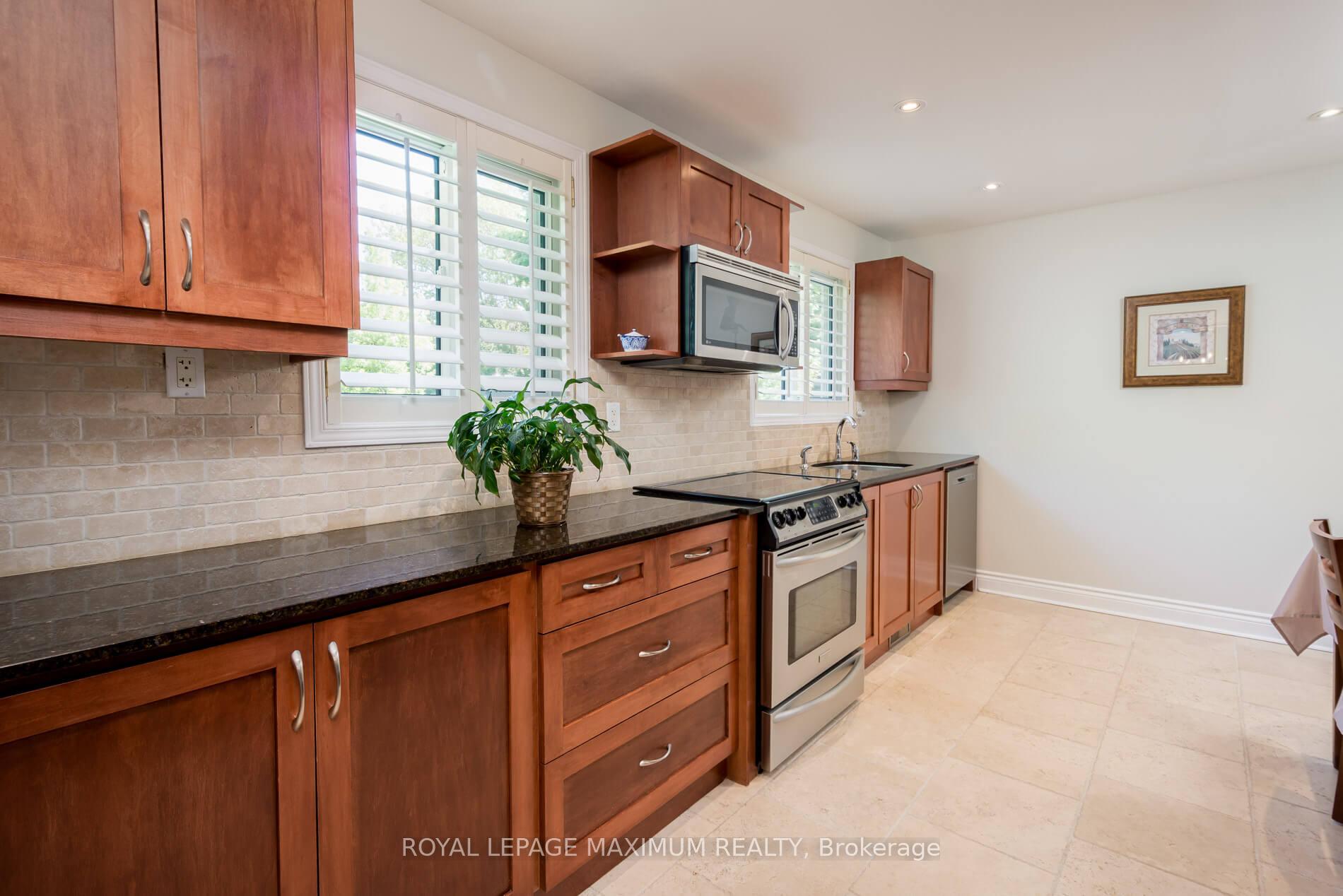 Photo 15 of 26 Hamilton Hall Drive, Markham, Markham Village — HOMEH