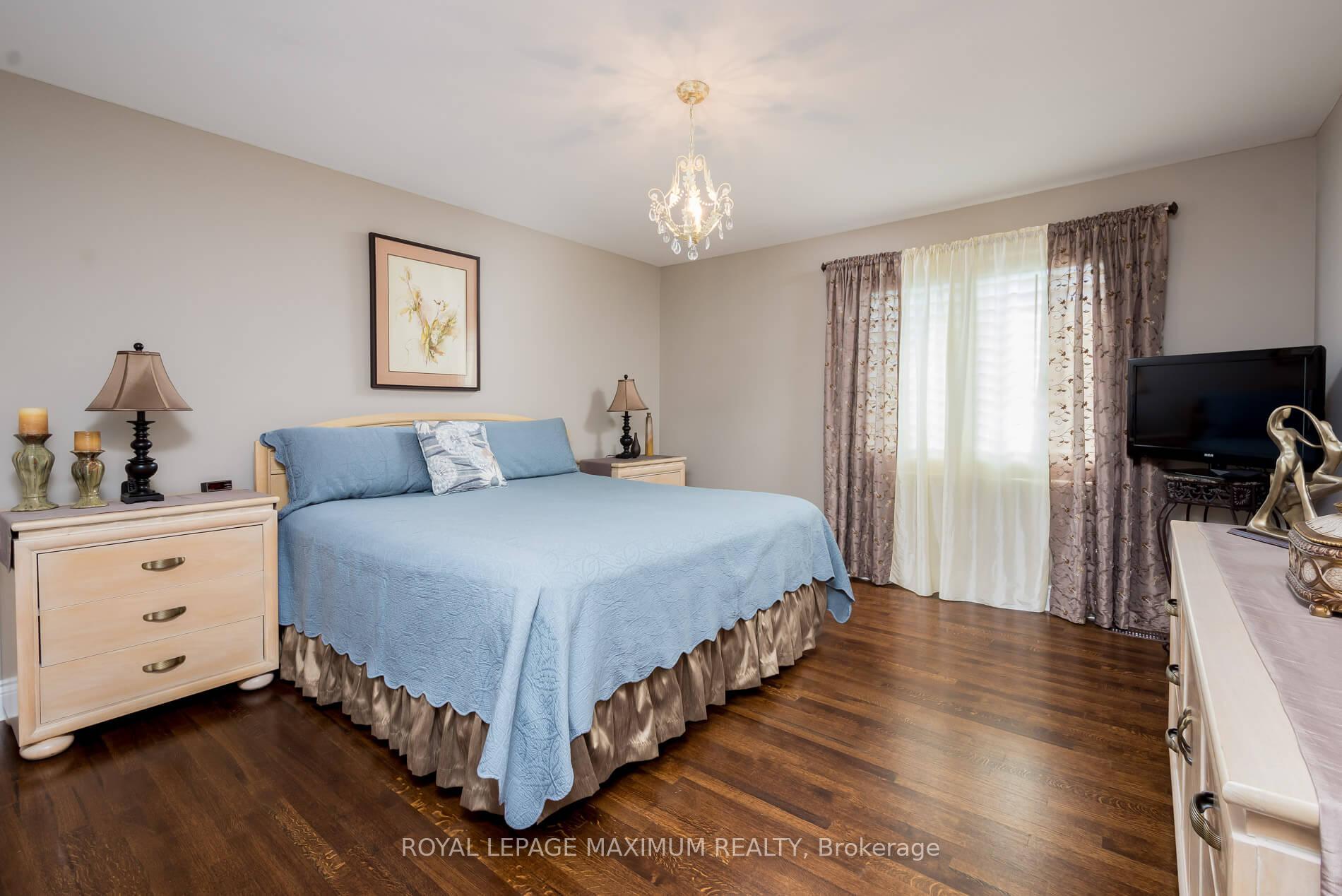 Photo 16 of 26 Hamilton Hall Drive, Markham, Markham Village — HOMEH
