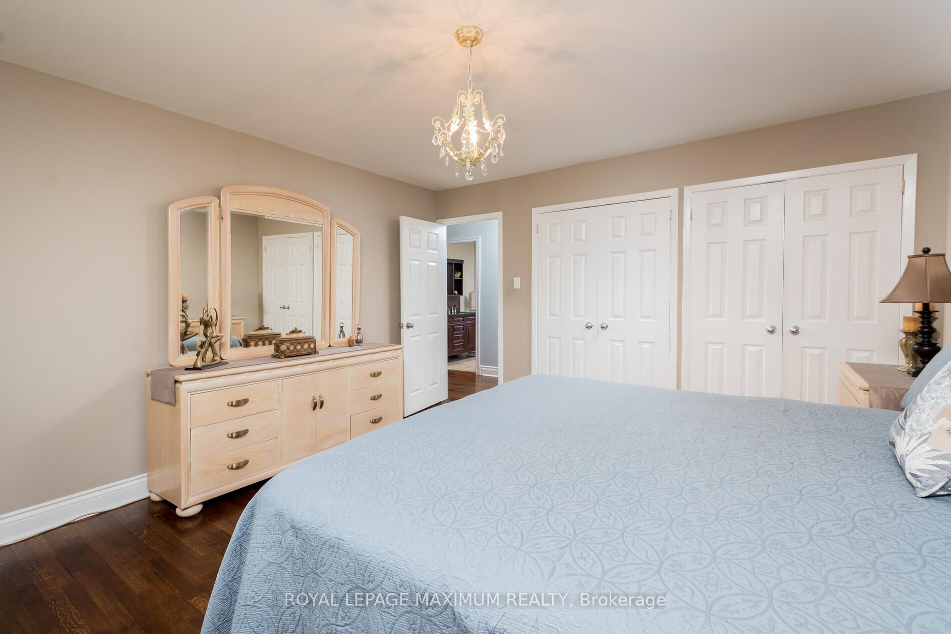 Photo 17 of 26 Hamilton Hall Drive, Markham, Markham Village — HOMEH