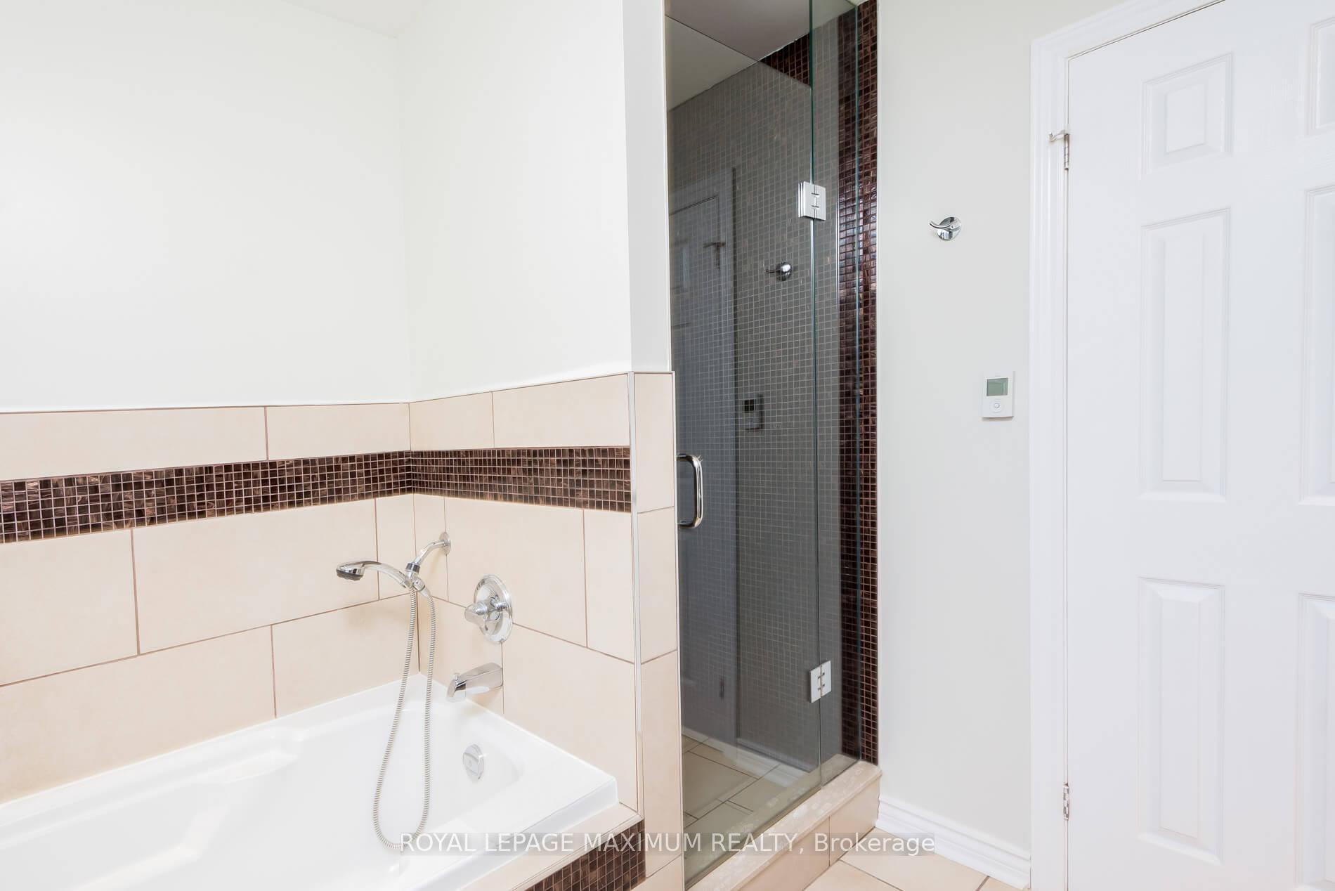 Photo 19 of 26 Hamilton Hall Drive, Markham, Markham Village — HOMEH