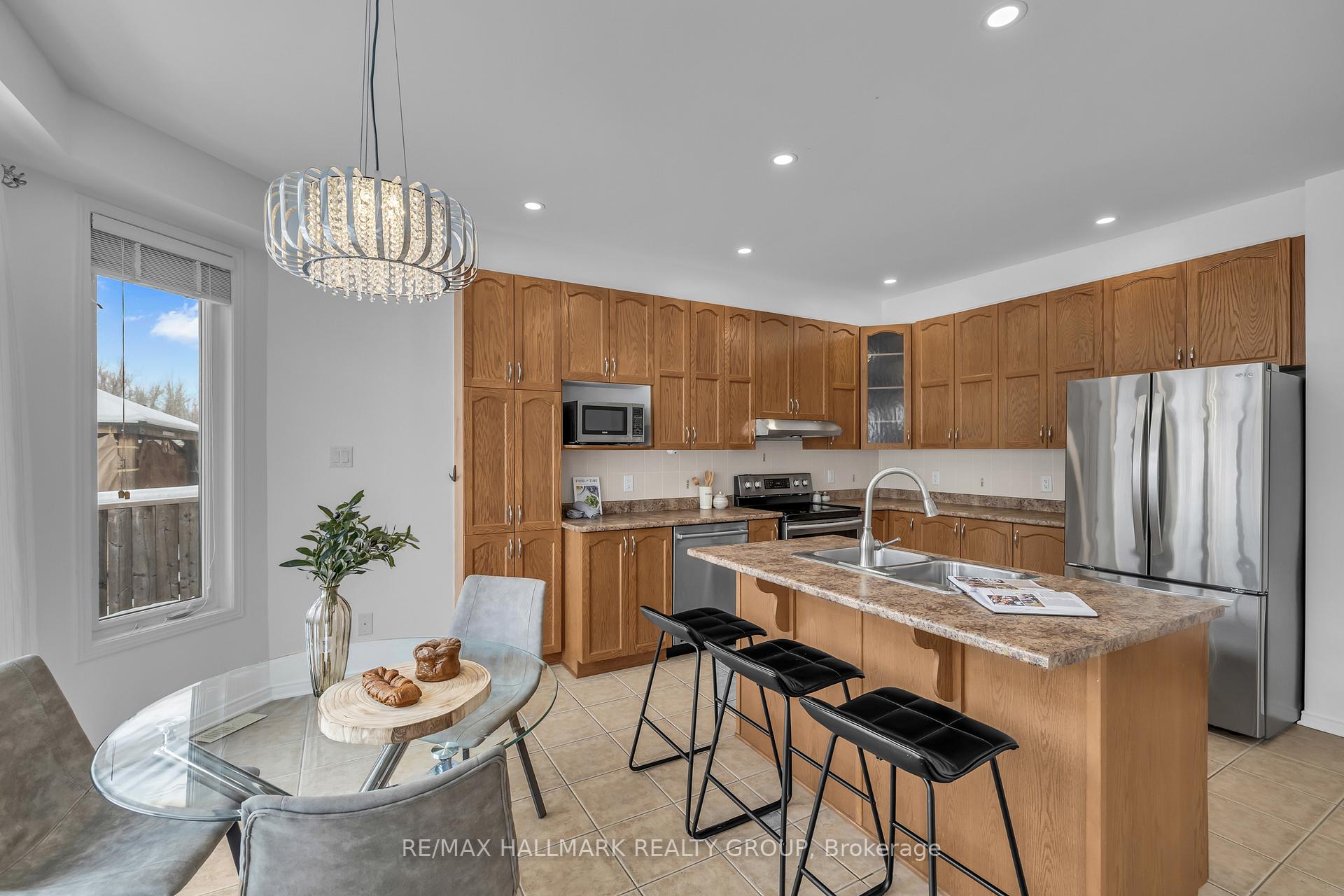 Photo 20 of 126 Strathcarron Crescent, Ottawa, Kanata - Morgan's Grant/South March — HOMEH