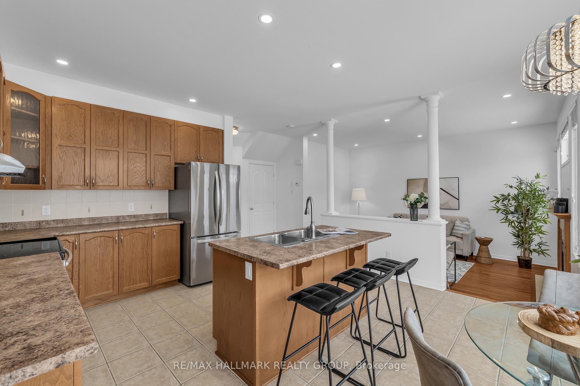 Photo 23 of 126 Strathcarron Crescent, Ottawa, Kanata - Morgan's Grant/South March — HOMEH