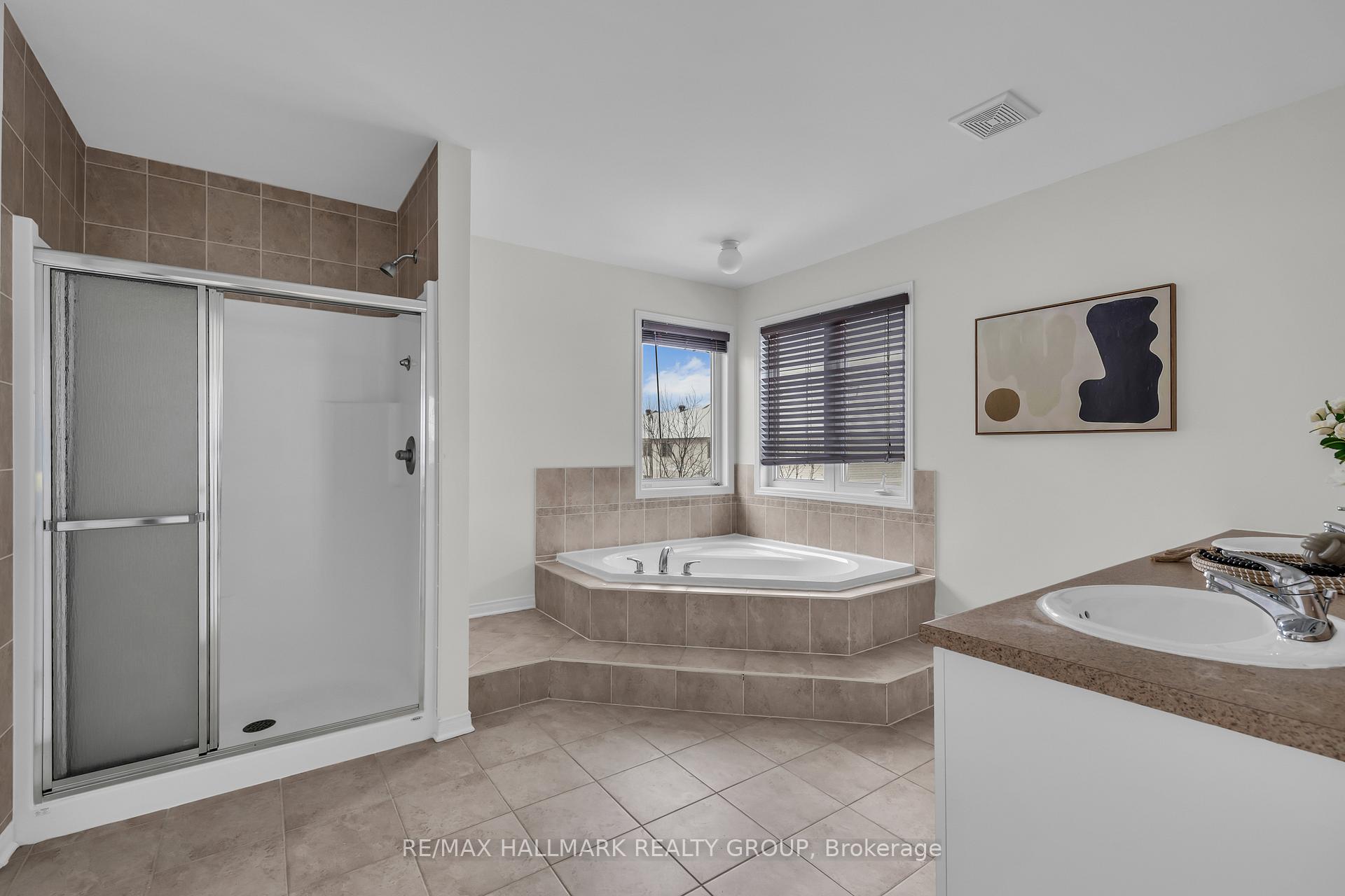 Photo 32 of 126 Strathcarron Crescent, Ottawa, Kanata - Morgan's Grant/South March — HOMEH