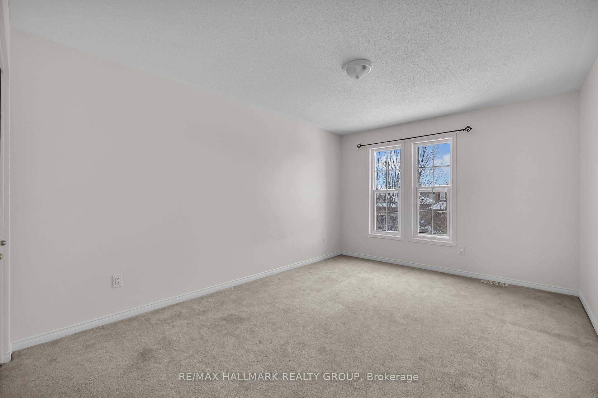 Photo 37 of 126 Strathcarron Crescent, Ottawa, Kanata - Morgan's Grant/South March — HOMEH