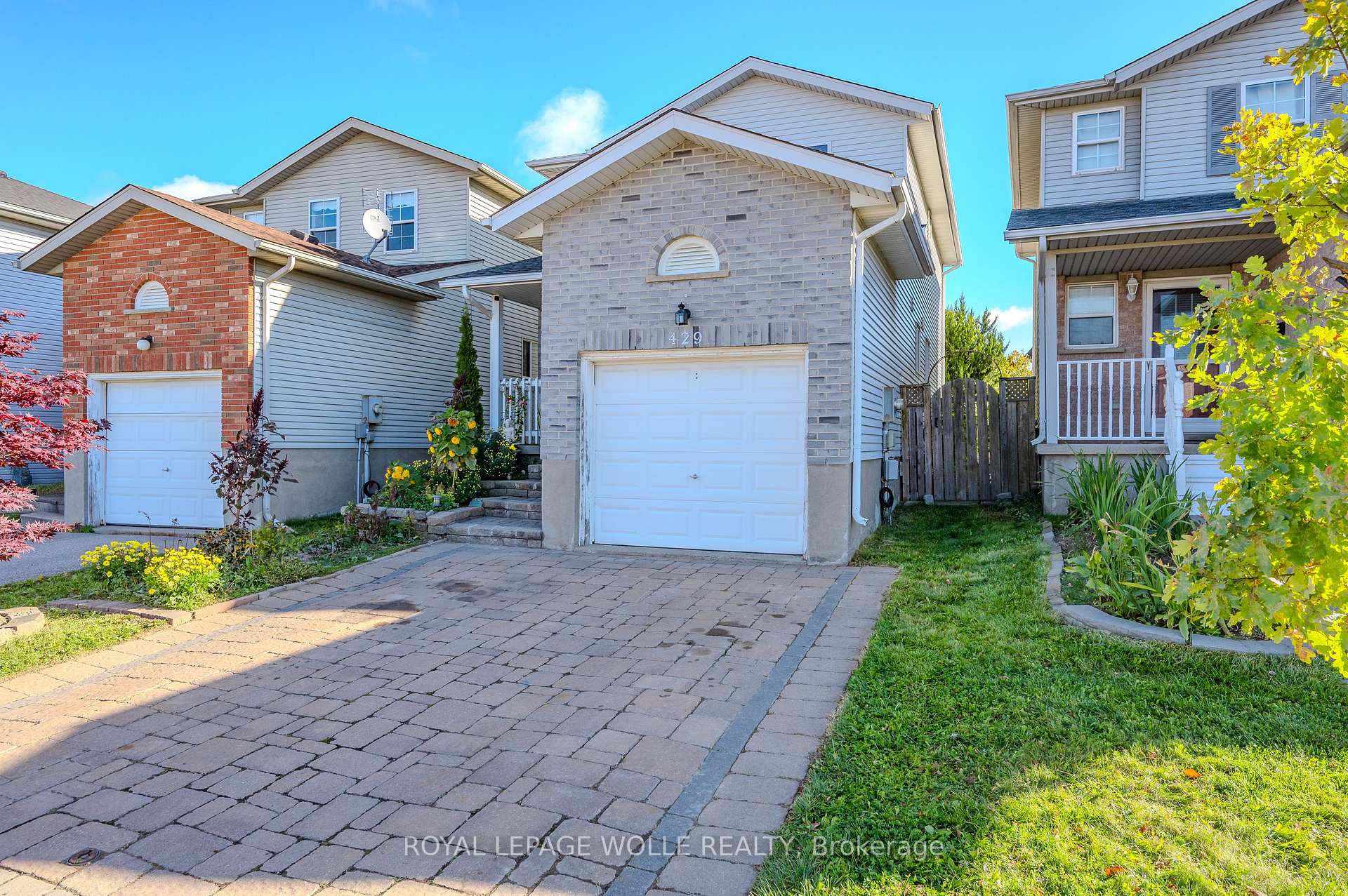 Photo 2 of 429 Erinbrook Drive, Kitchener — HOMEH