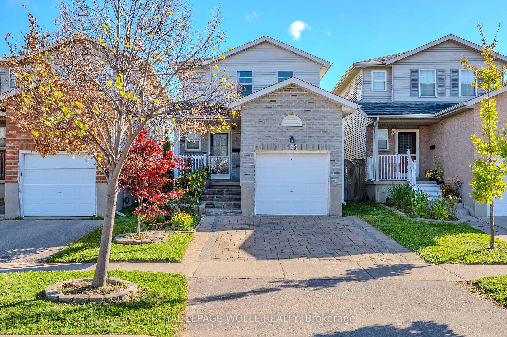 Photo 3 of 429 Erinbrook Drive, Kitchener — HOMEH