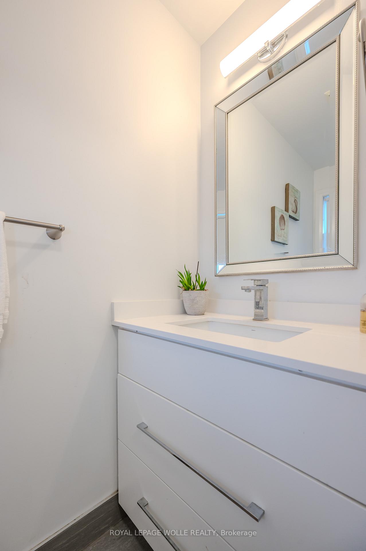 Photo 7 of 429 Erinbrook Drive, Kitchener — HOMEH