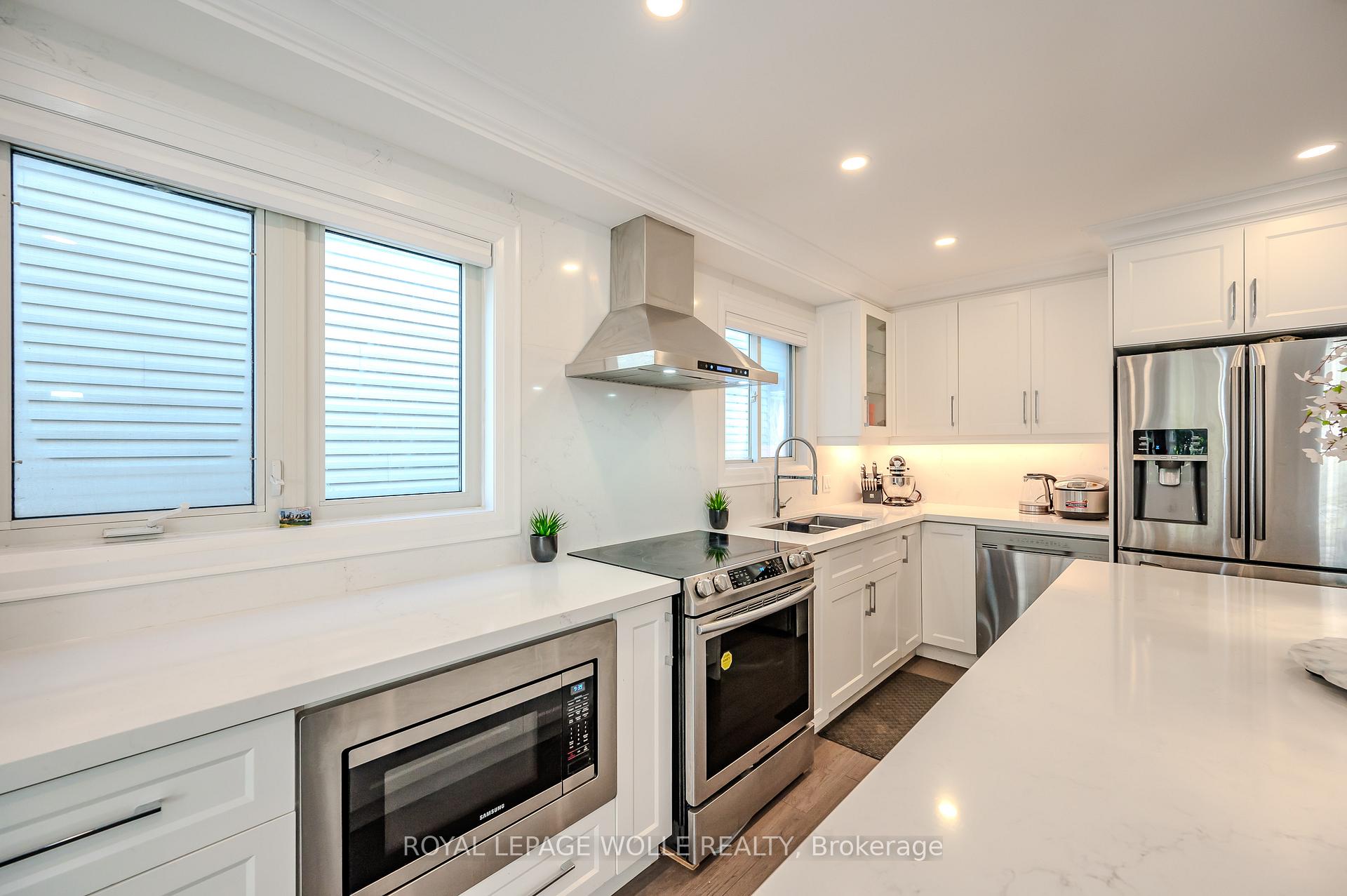 Photo 10 of 429 Erinbrook Drive, Kitchener — HOMEH