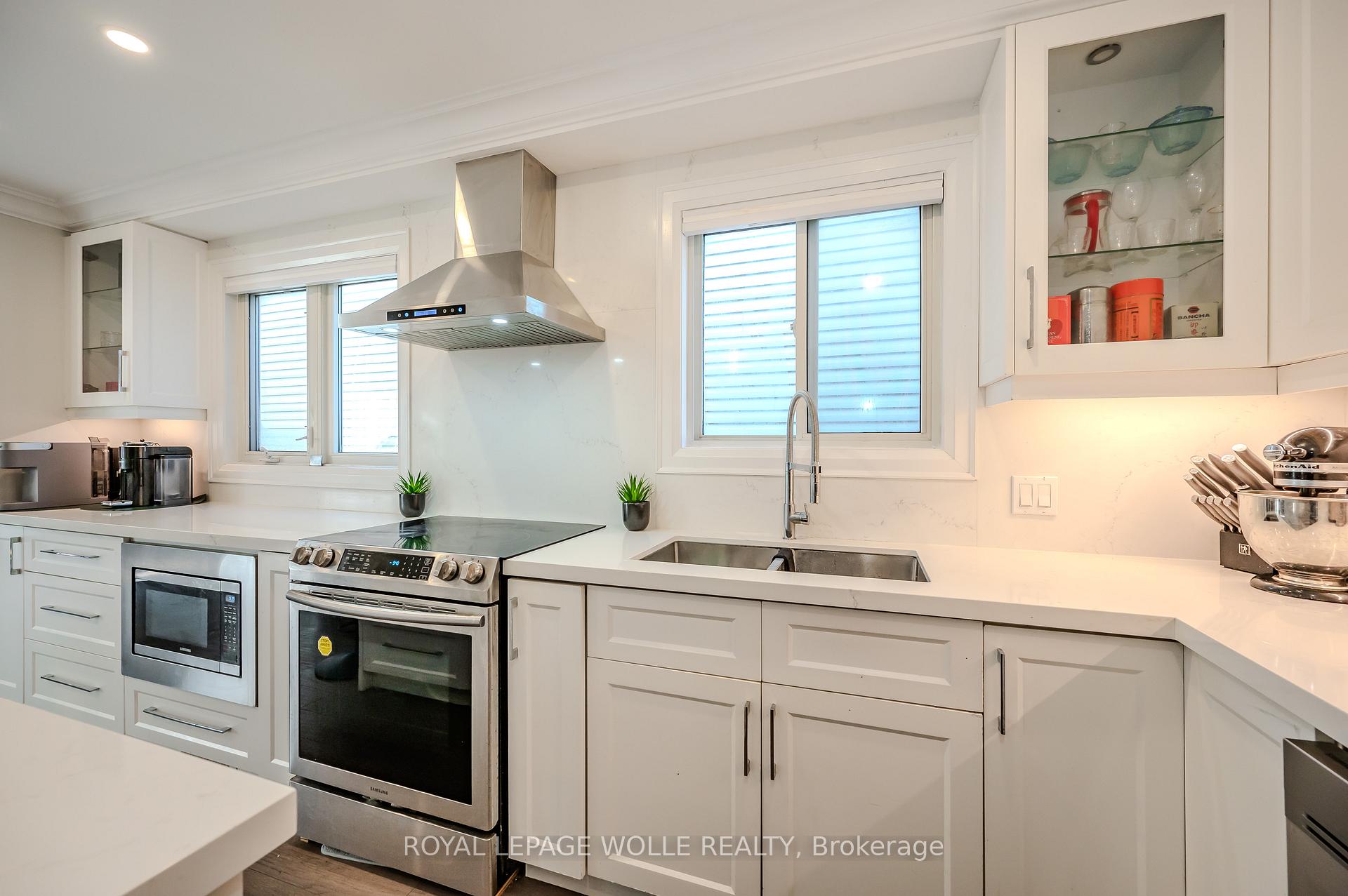 Photo 11 of 429 Erinbrook Drive, Kitchener — HOMEH