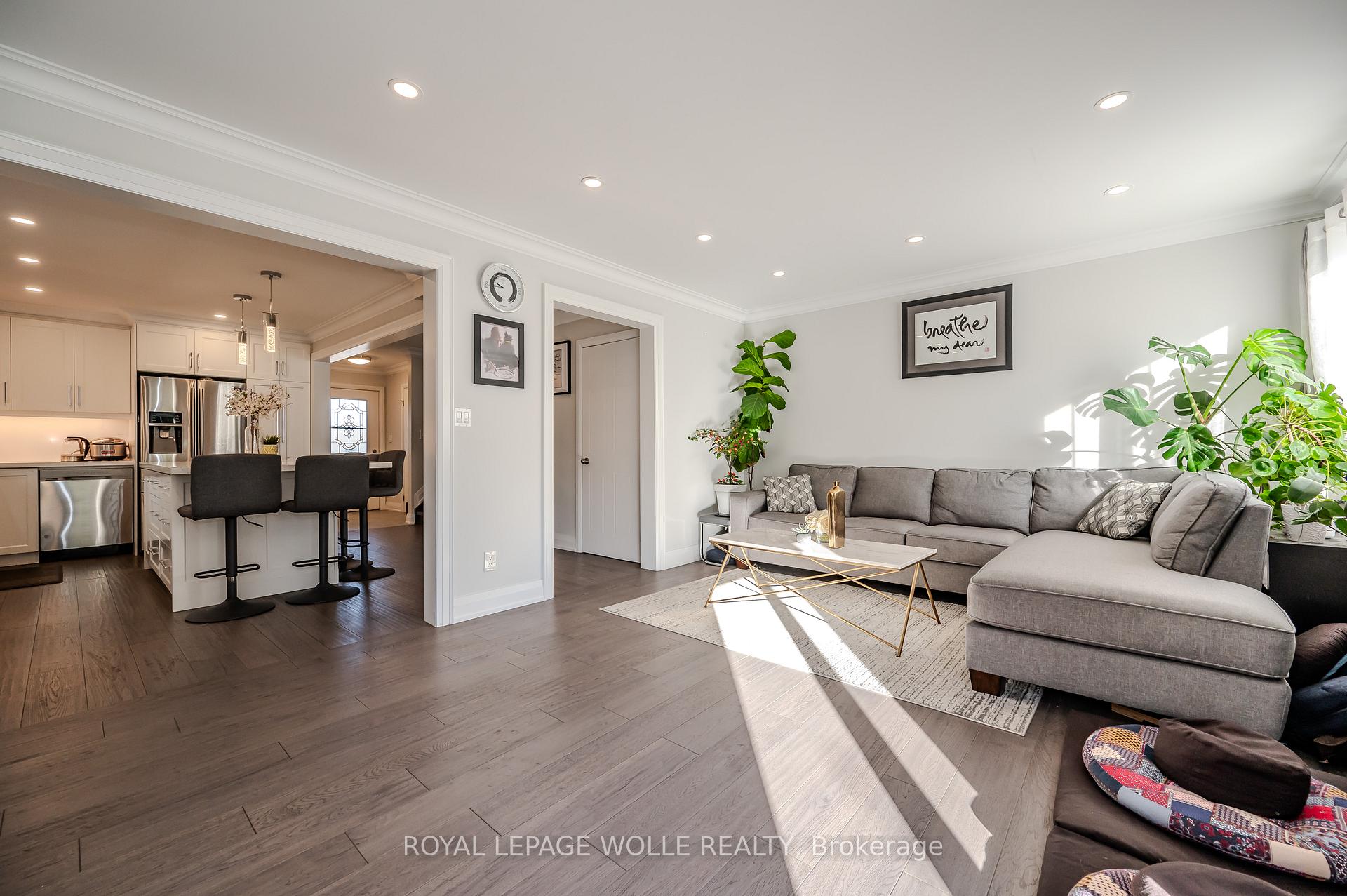 Photo 13 of 429 Erinbrook Drive, Kitchener — HOMEH