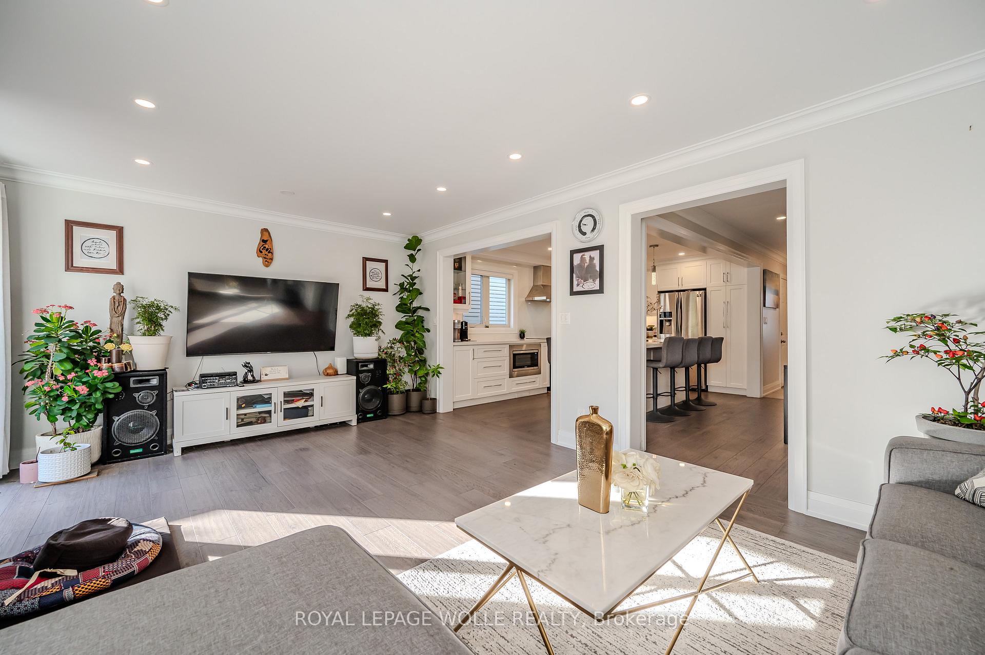 Photo 14 of 429 Erinbrook Drive, Kitchener — HOMEH