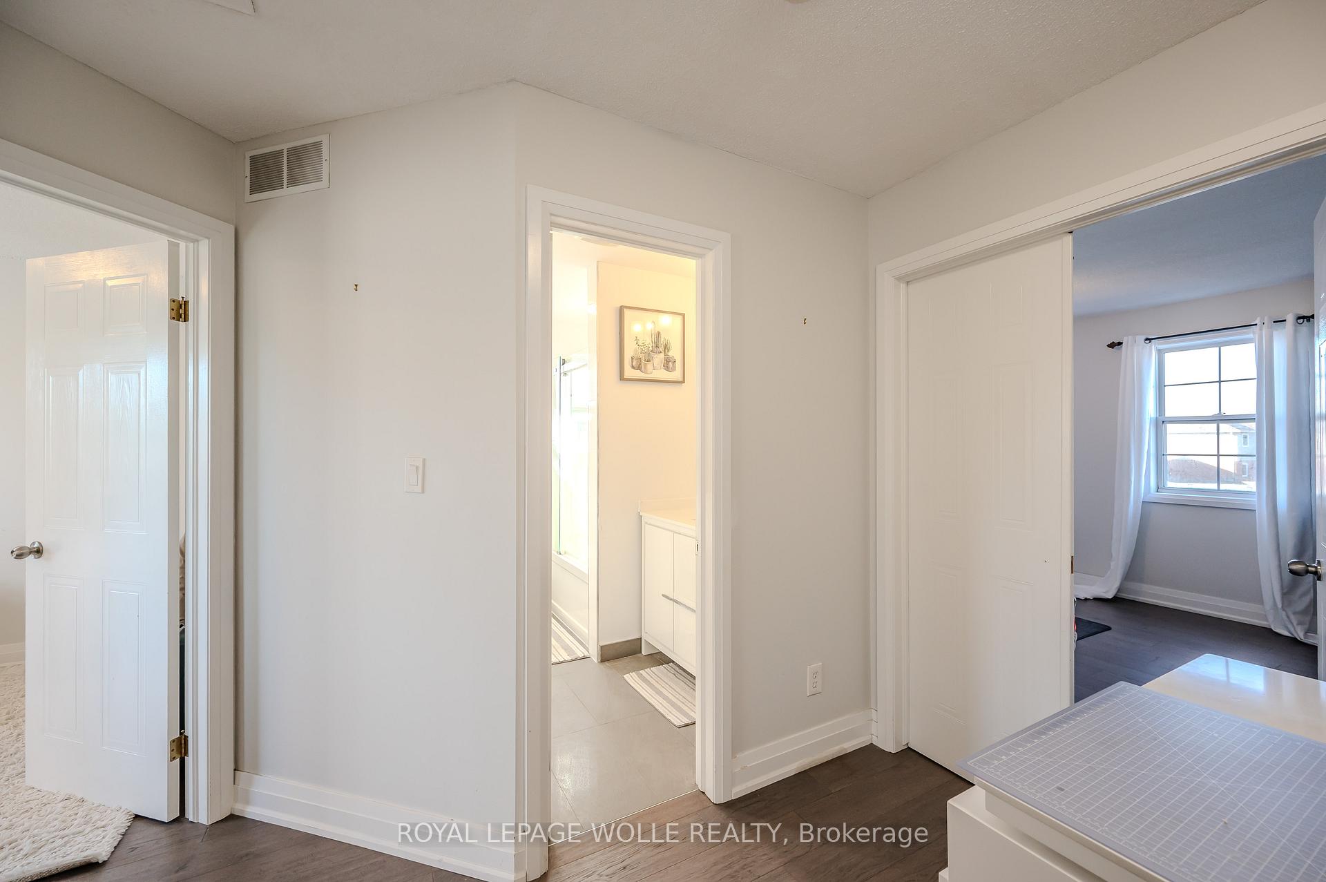 Photo 19 of 429 Erinbrook Drive, Kitchener — HOMEH