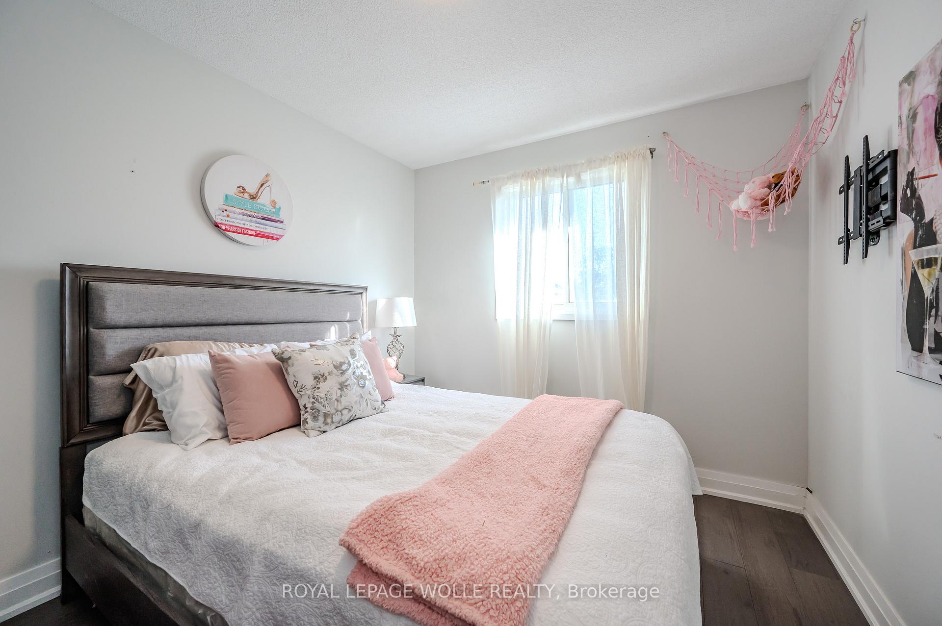 Photo 21 of 429 Erinbrook Drive, Kitchener — HOMEH
