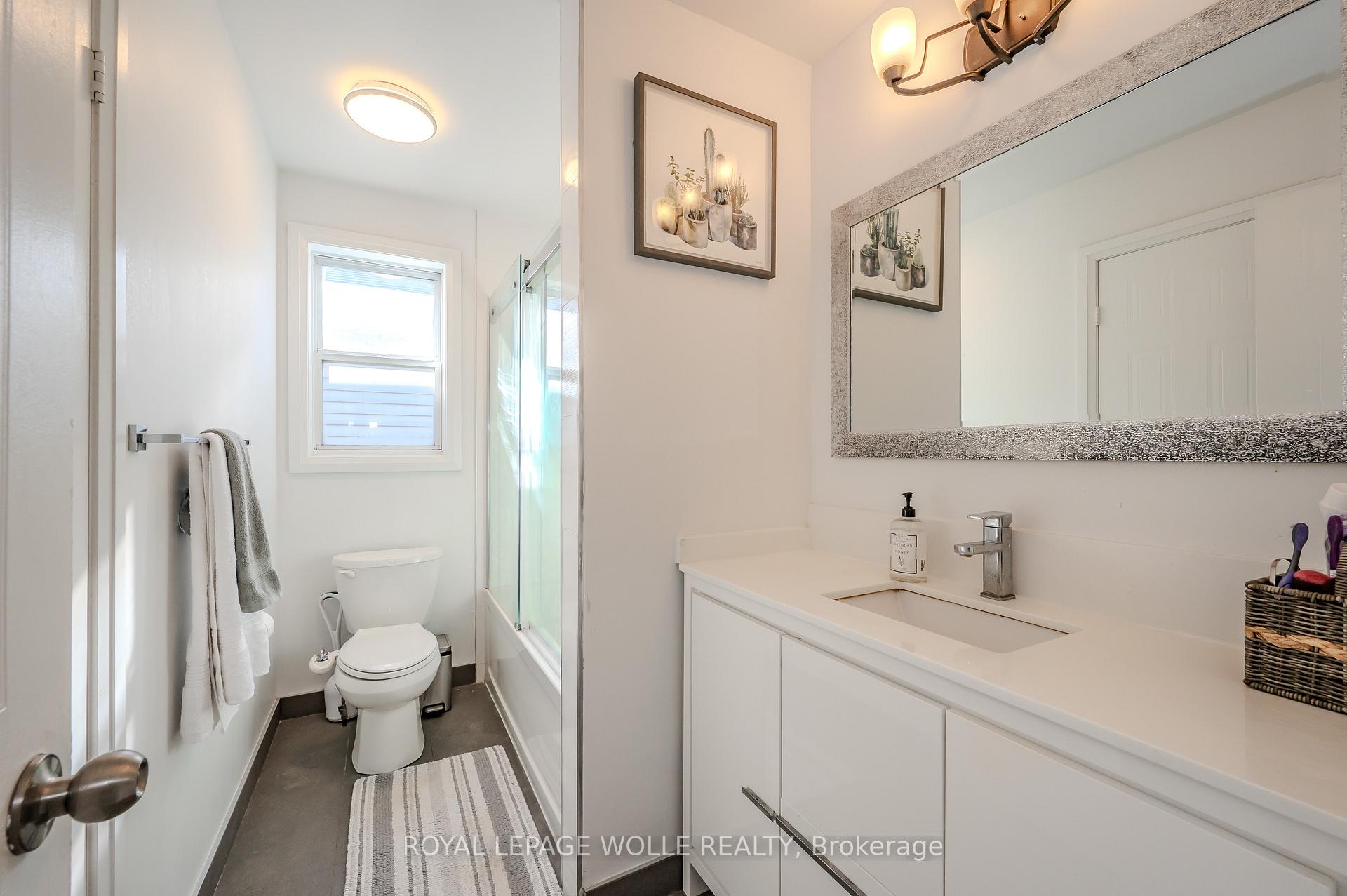 Photo 23 of 429 Erinbrook Drive, Kitchener — HOMEH