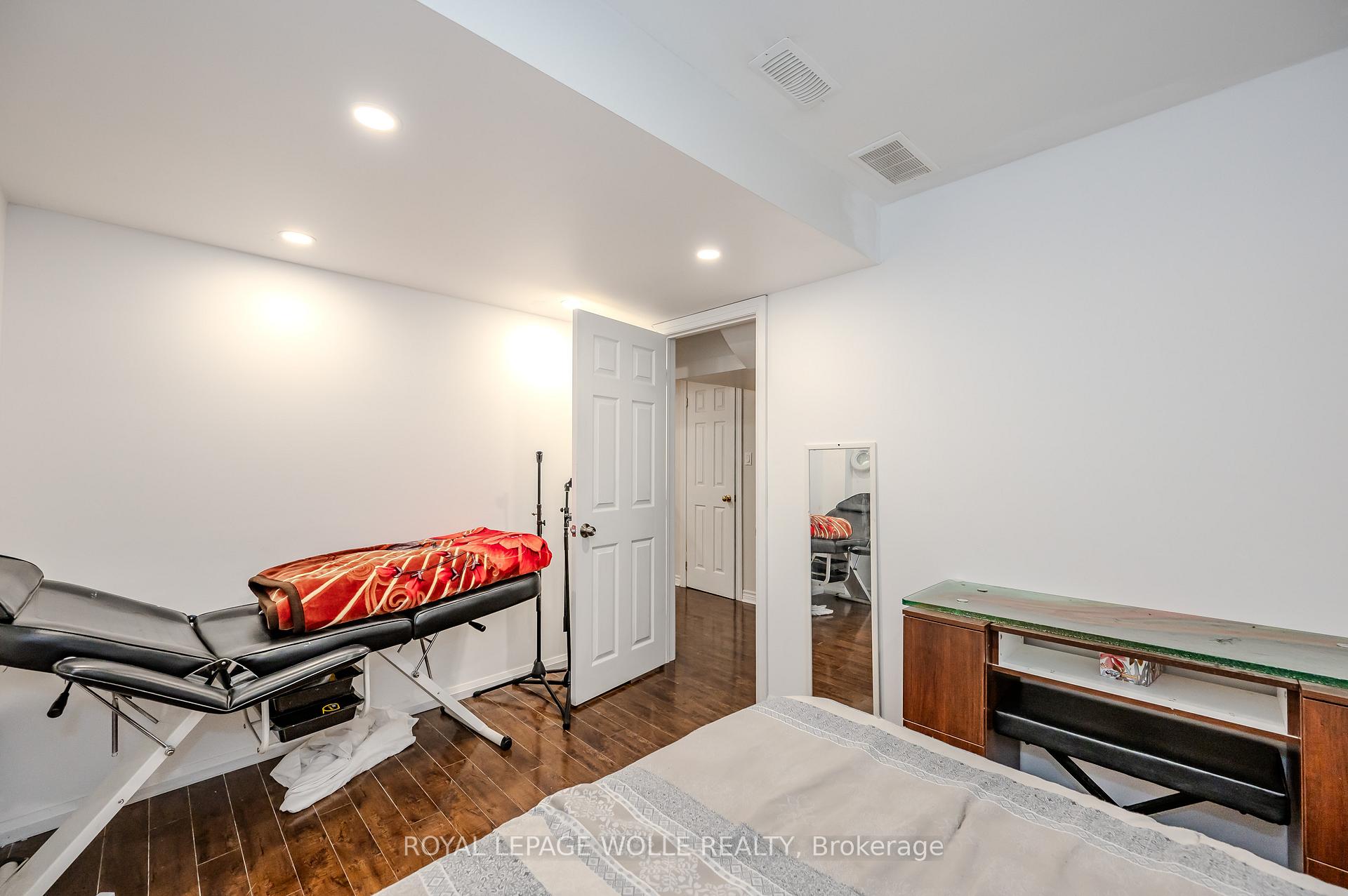 Photo 33 of 429 Erinbrook Drive, Kitchener — HOMEH