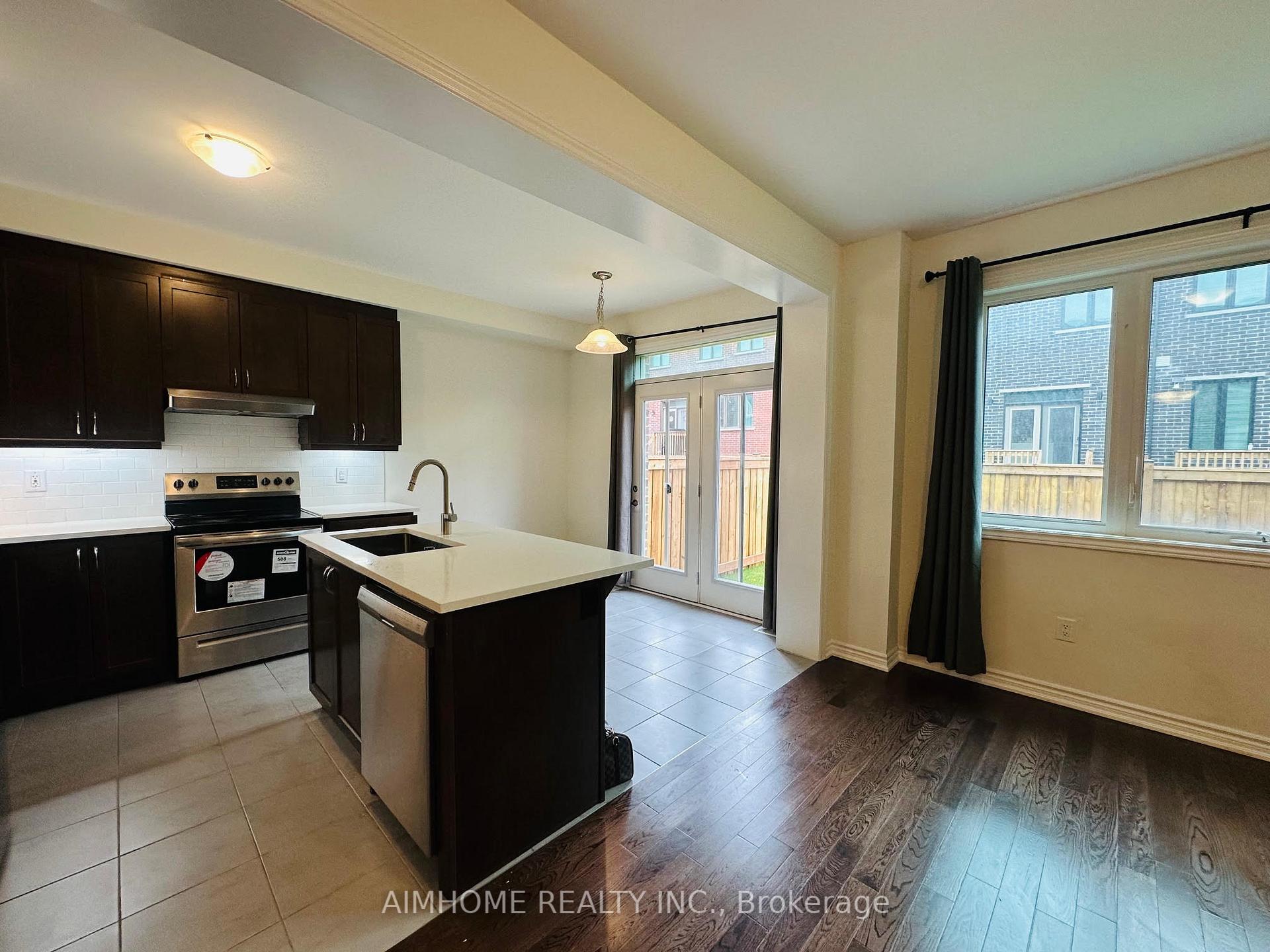 Photo 3 of 4 Therma Crescent, Markham, Victoria Square — HOMEH