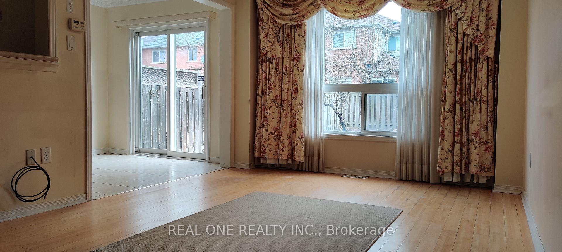 Photo 3 of 45 Devonwood Drive, Markham, Berczy — HOMEH