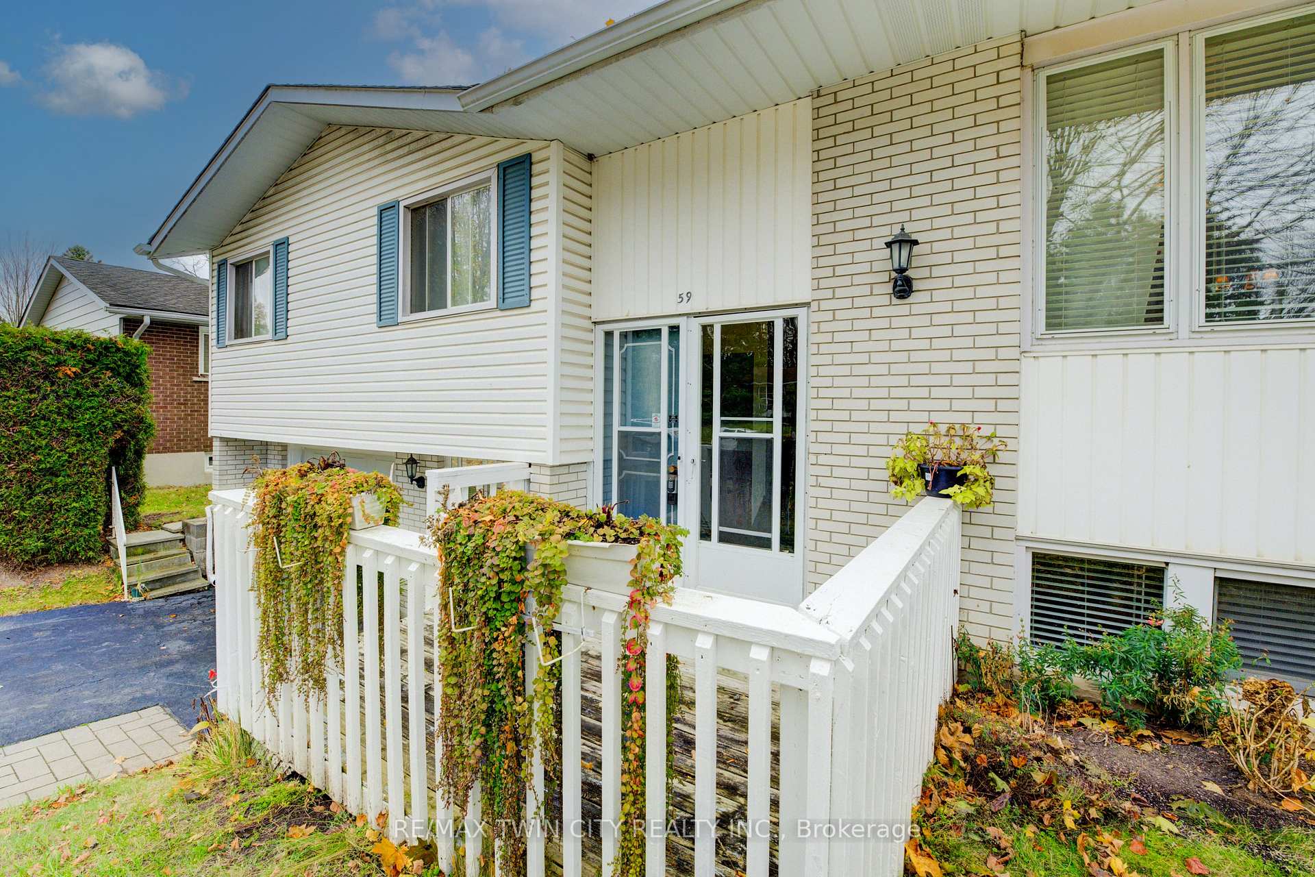 Photo 3 of 59 Tecumseh Crescent, Kitchener — HOMEH