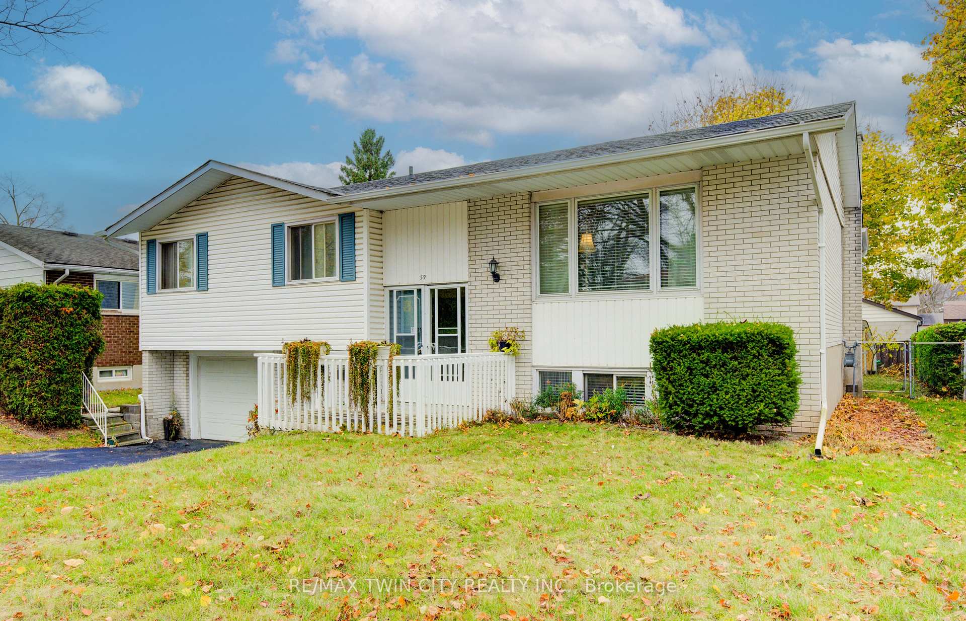 Photo 4 of 59 Tecumseh Crescent, Kitchener — HOMEH